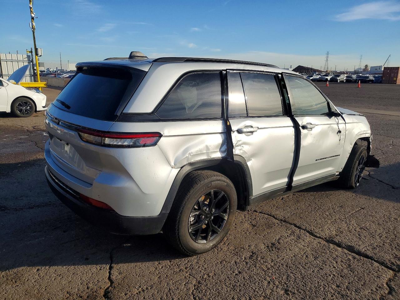2025 Jeep Grand Cherokee Laredo Серебряный vin: 1C4RJHAG3SC297314