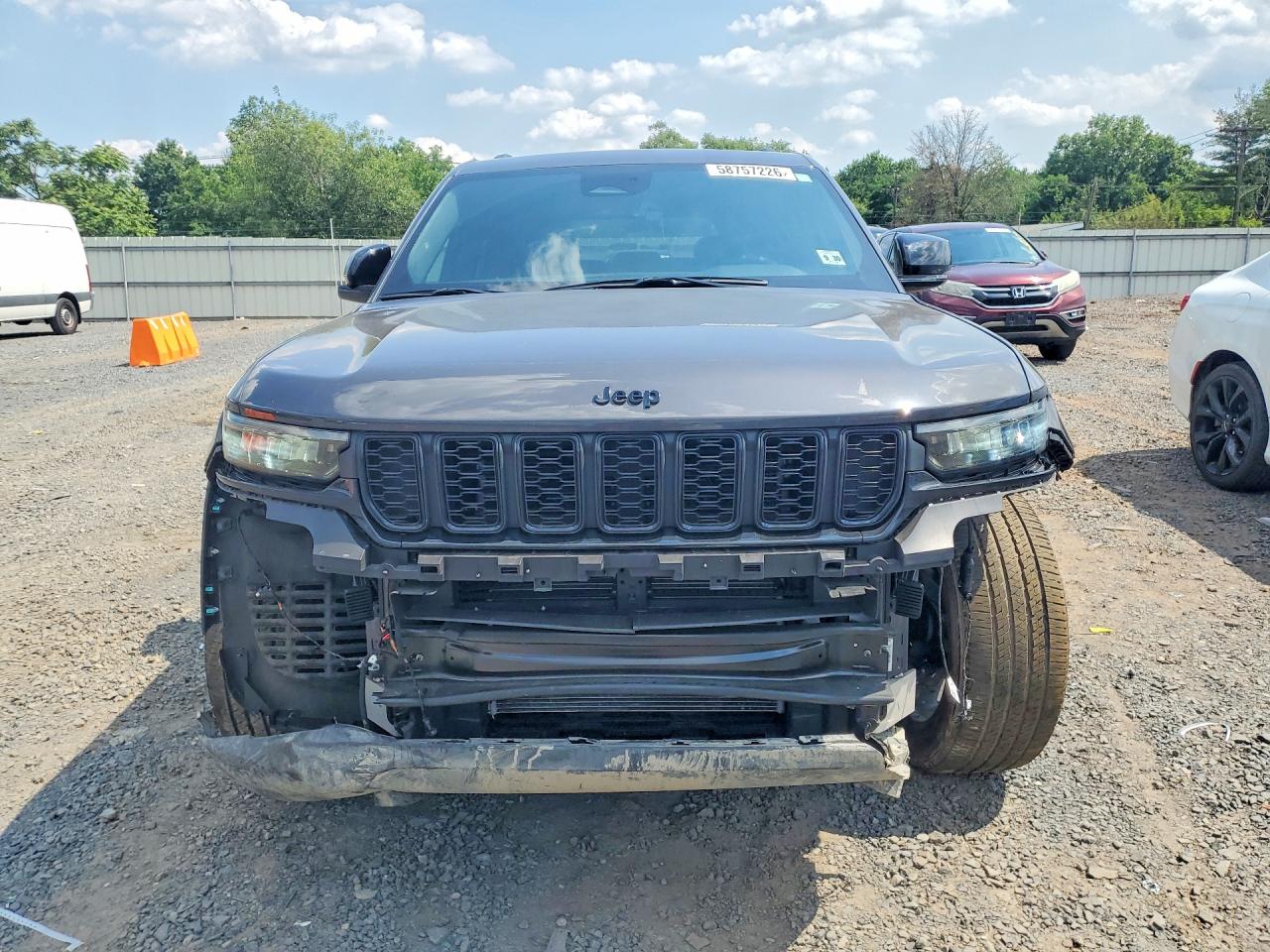 2025 Jeep Grand Cherokee Laredo Gray vin: 1C4RJHAG4SC308708