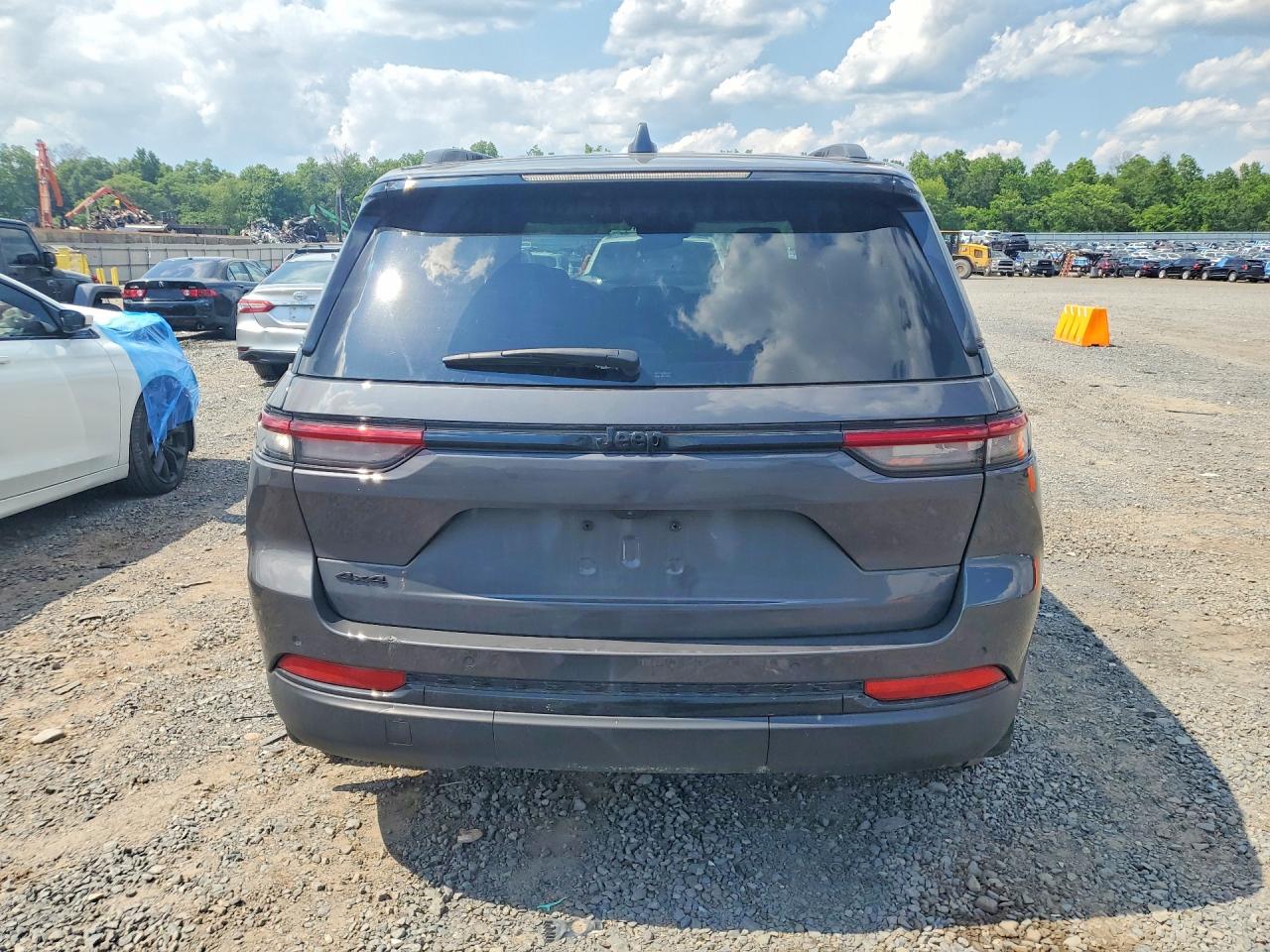 2025 Jeep Grand Cherokee Laredo Gray vin: 1C4RJHAG4SC308708