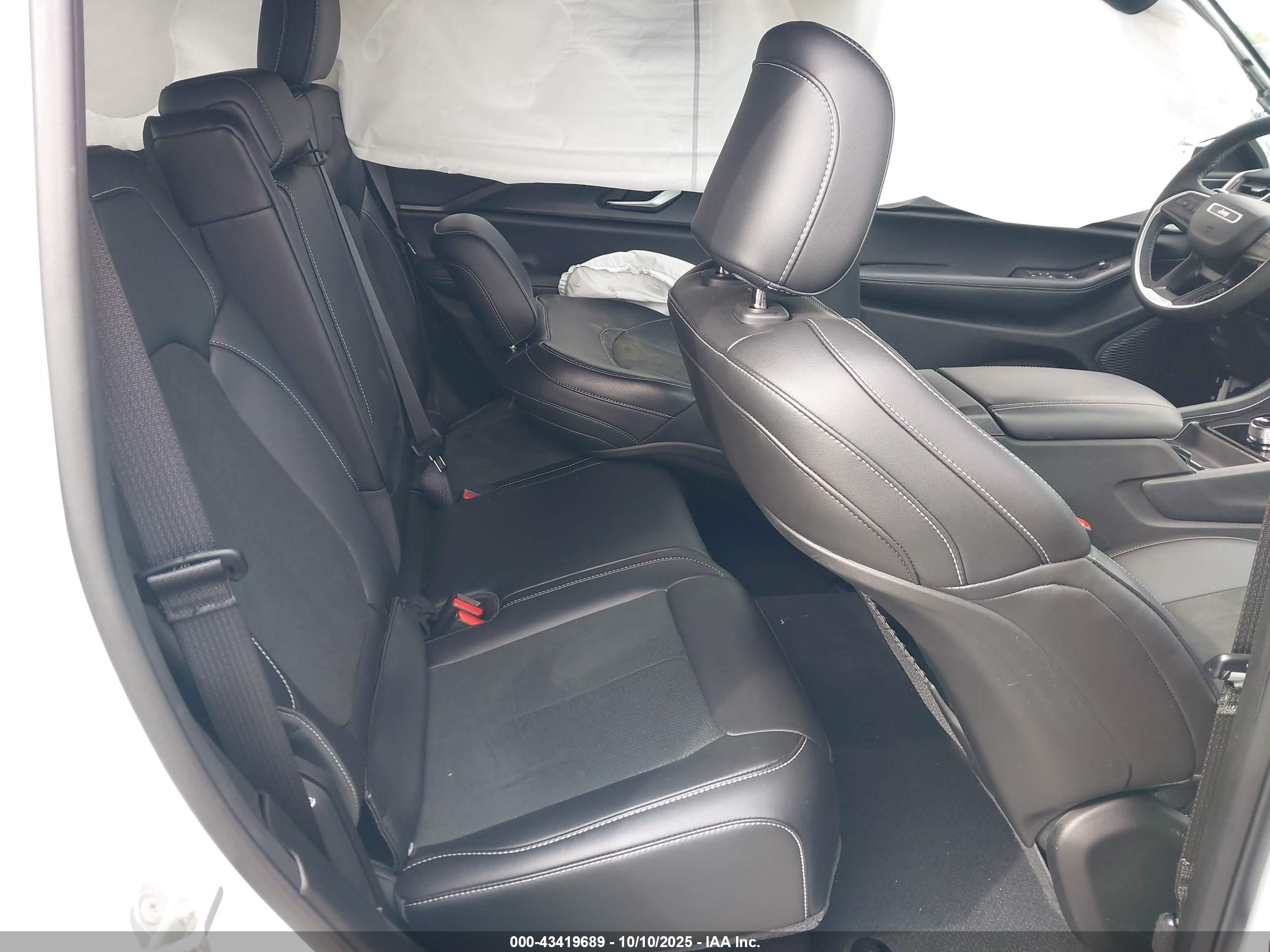 2025 Jeep Grand Cherokee Altitude X 4x4 White vin: 1C4RJHAG5SC329244