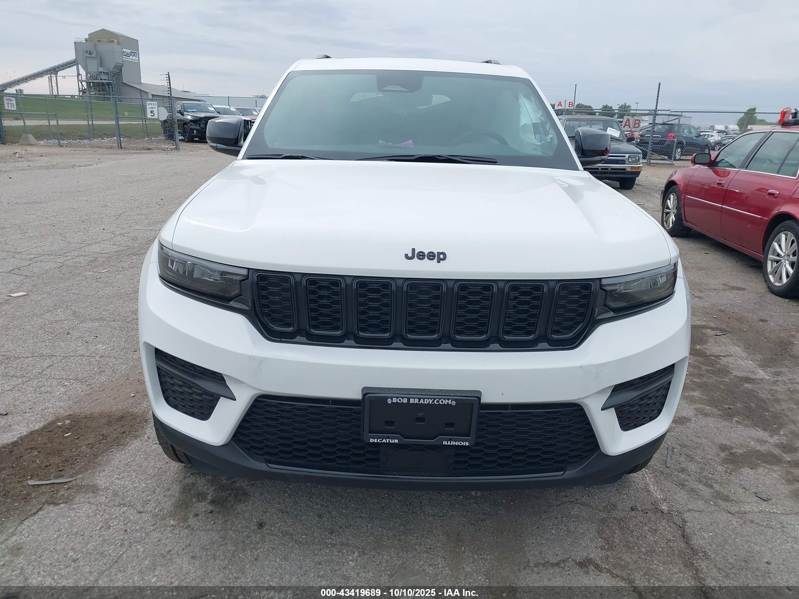 2025 Jeep Grand Cherokee Altitude X 4x4 White vin: 1C4RJHAG5SC329244