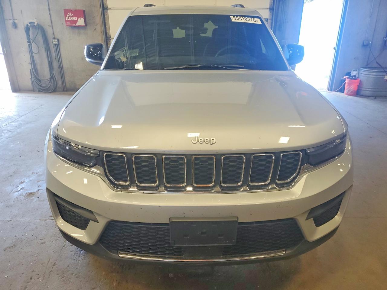 2025 Jeep Grand Cherokee Laredo Серебряный vin: 1C4RJHAG5SC353432