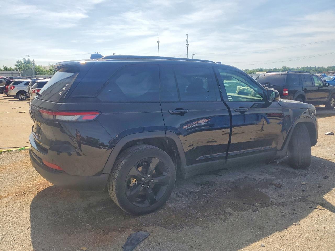 2024 Jeep Grand Cherokee Laredo Черный vin: 1C4RJHAG7RC260096