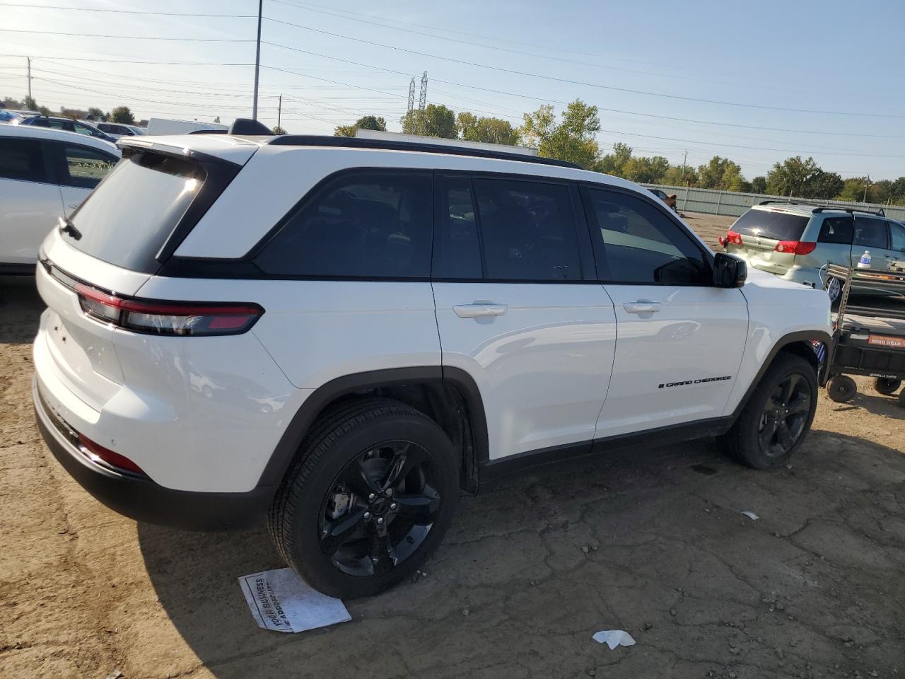 2025 Jeep Grand Cherokee Laredo Белый vin: 1C4RJHAG7SC275400