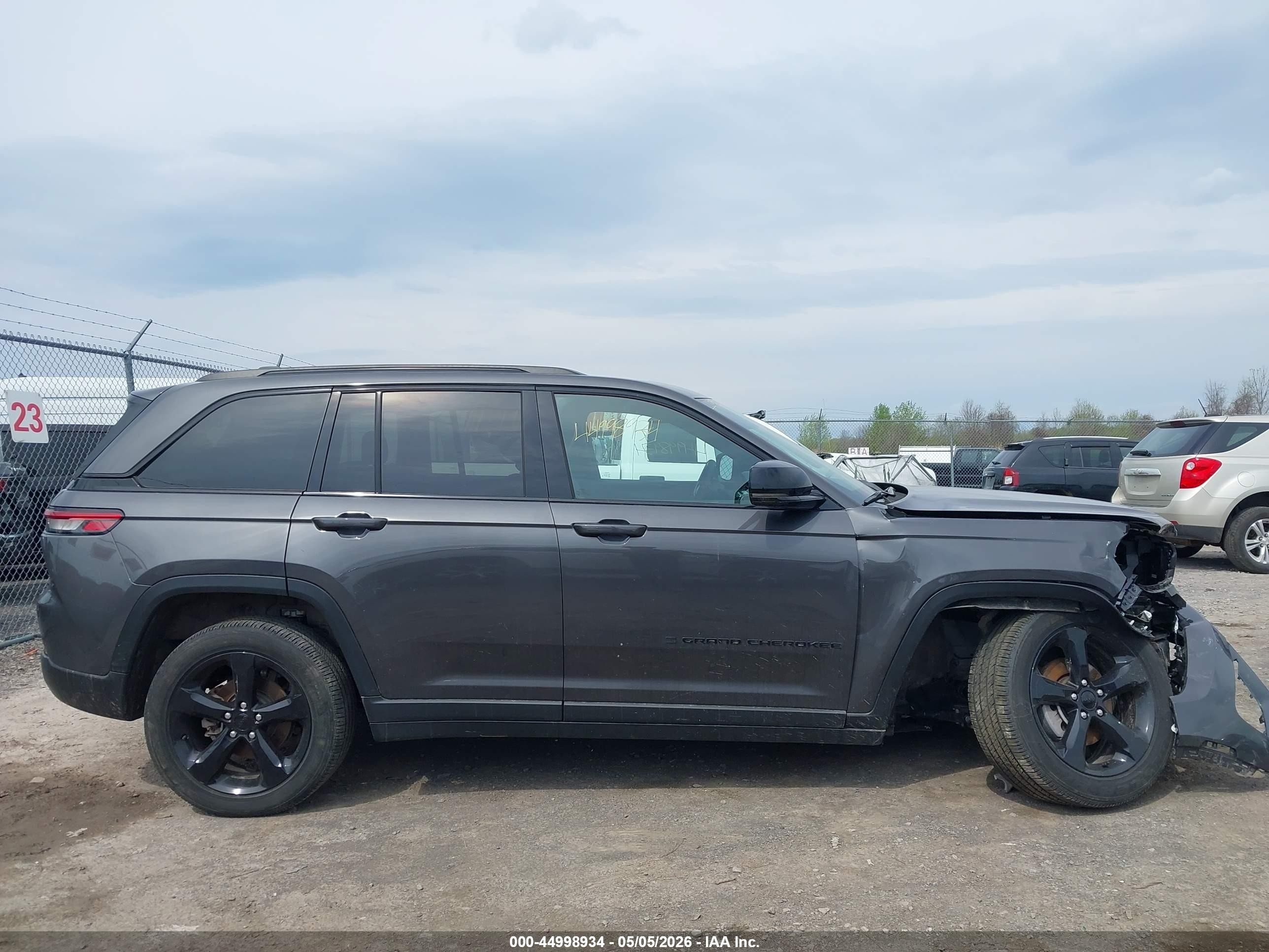 2024 Jeep Grand Cherokee Altitude X 4x4 Gray vin: 1C4RJHAG8R8574472