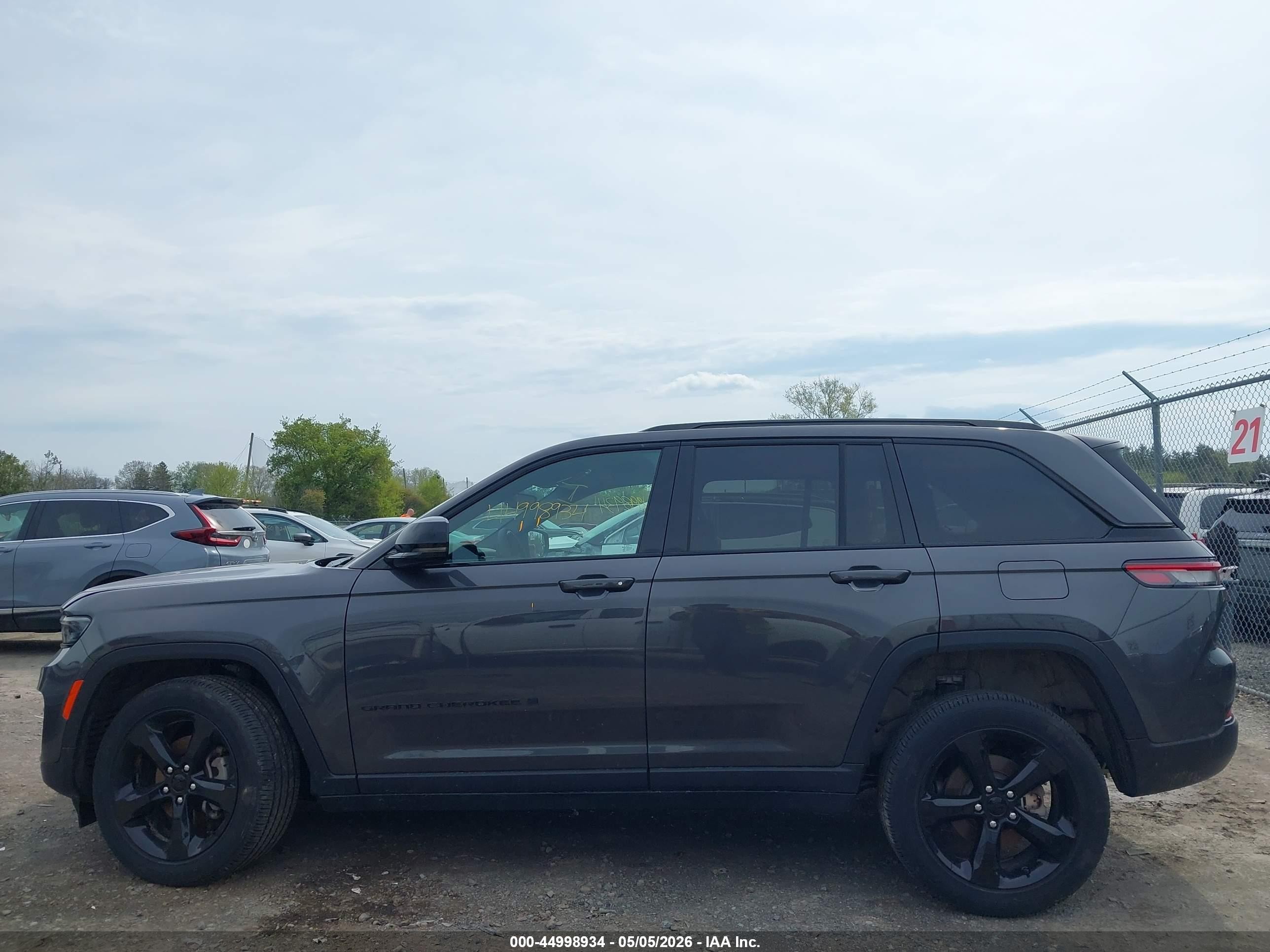 2024 Jeep Grand Cherokee Altitude X 4x4 Gray vin: 1C4RJHAG8R8574472