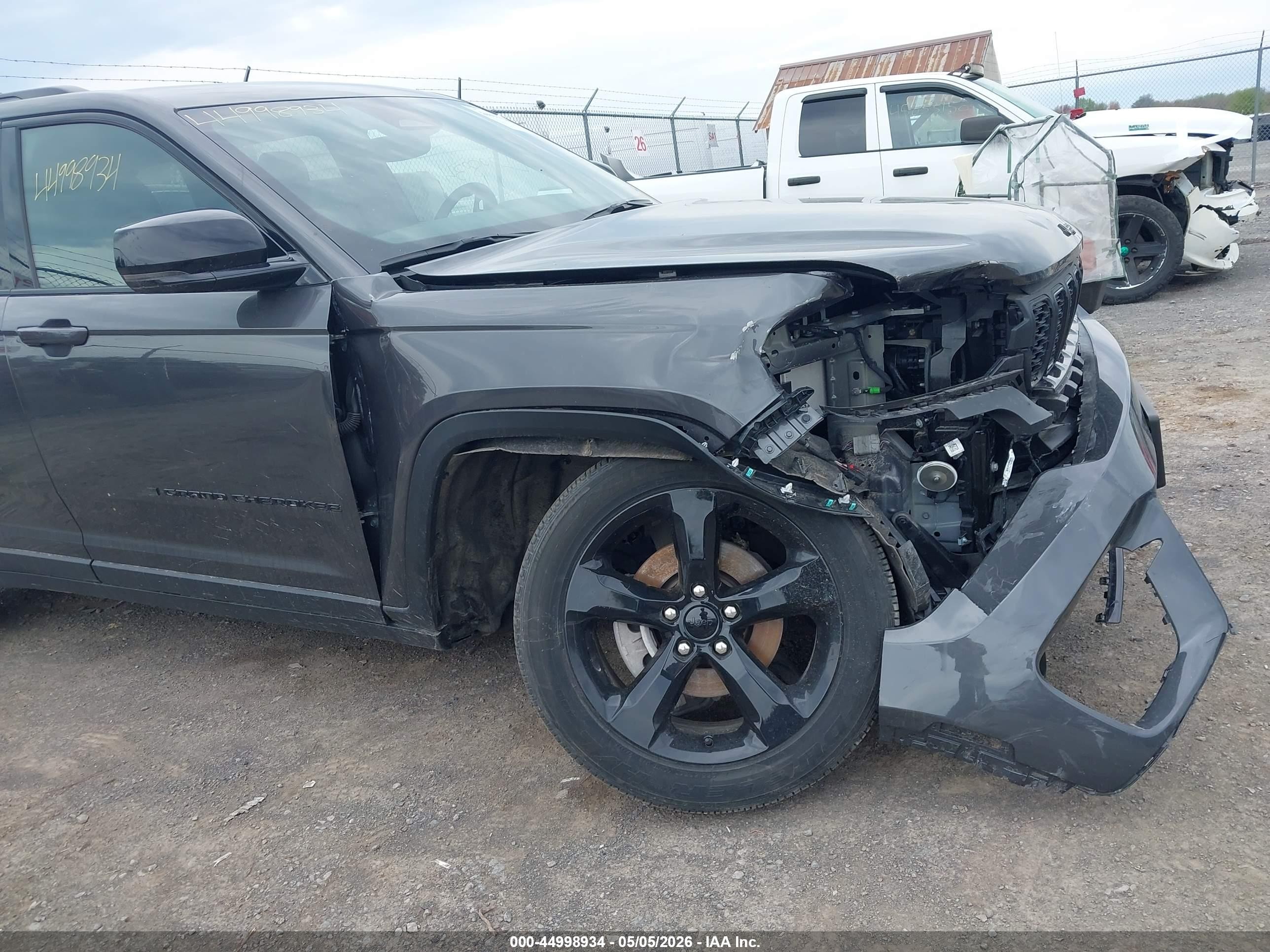 2024 Jeep Grand Cherokee Altitude X 4x4 Gray vin: 1C4RJHAG8R8574472