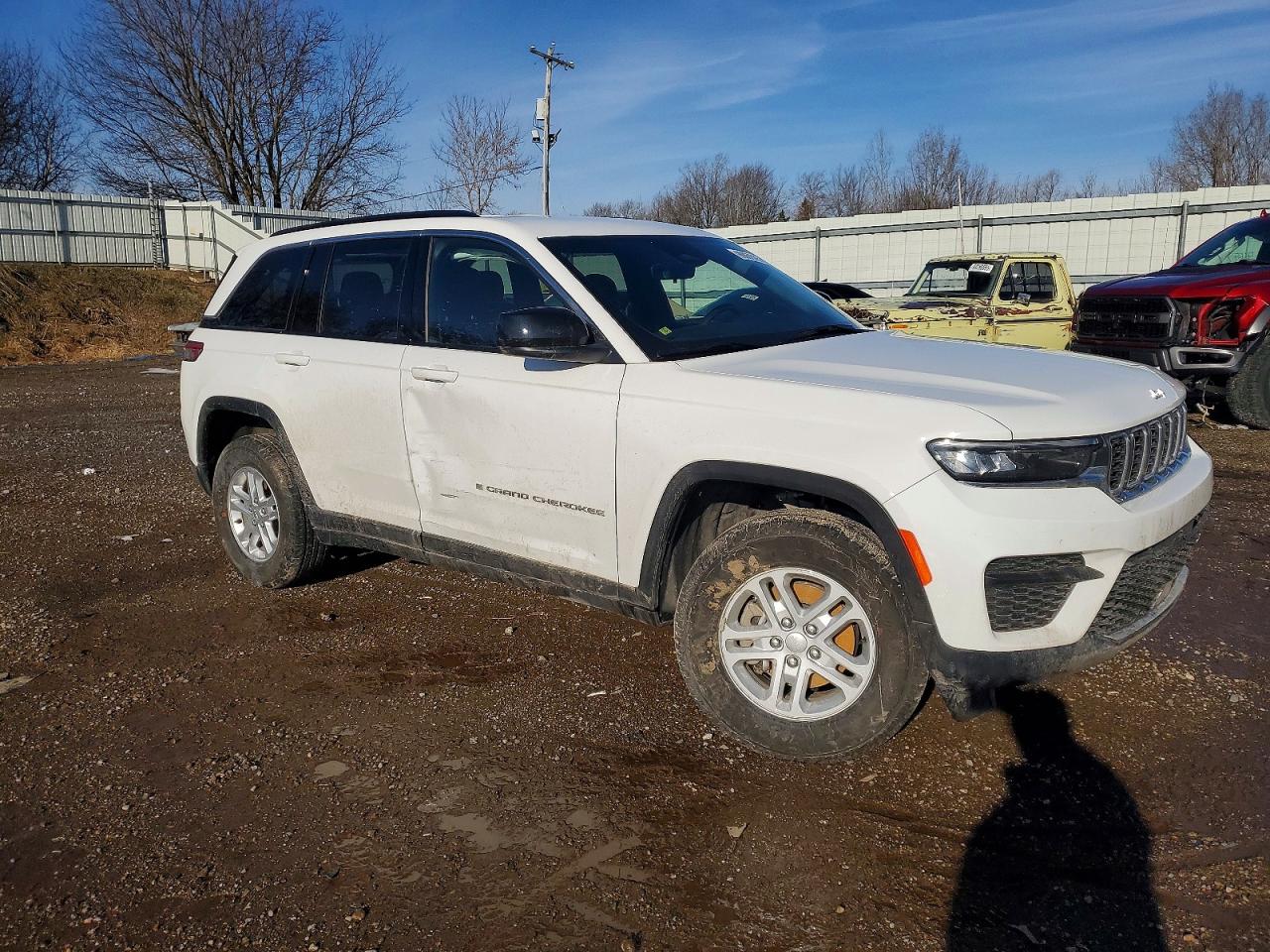 2025 Jeep Grand Cherokee Laredo White vin: 1C4RJHAG9SC324029