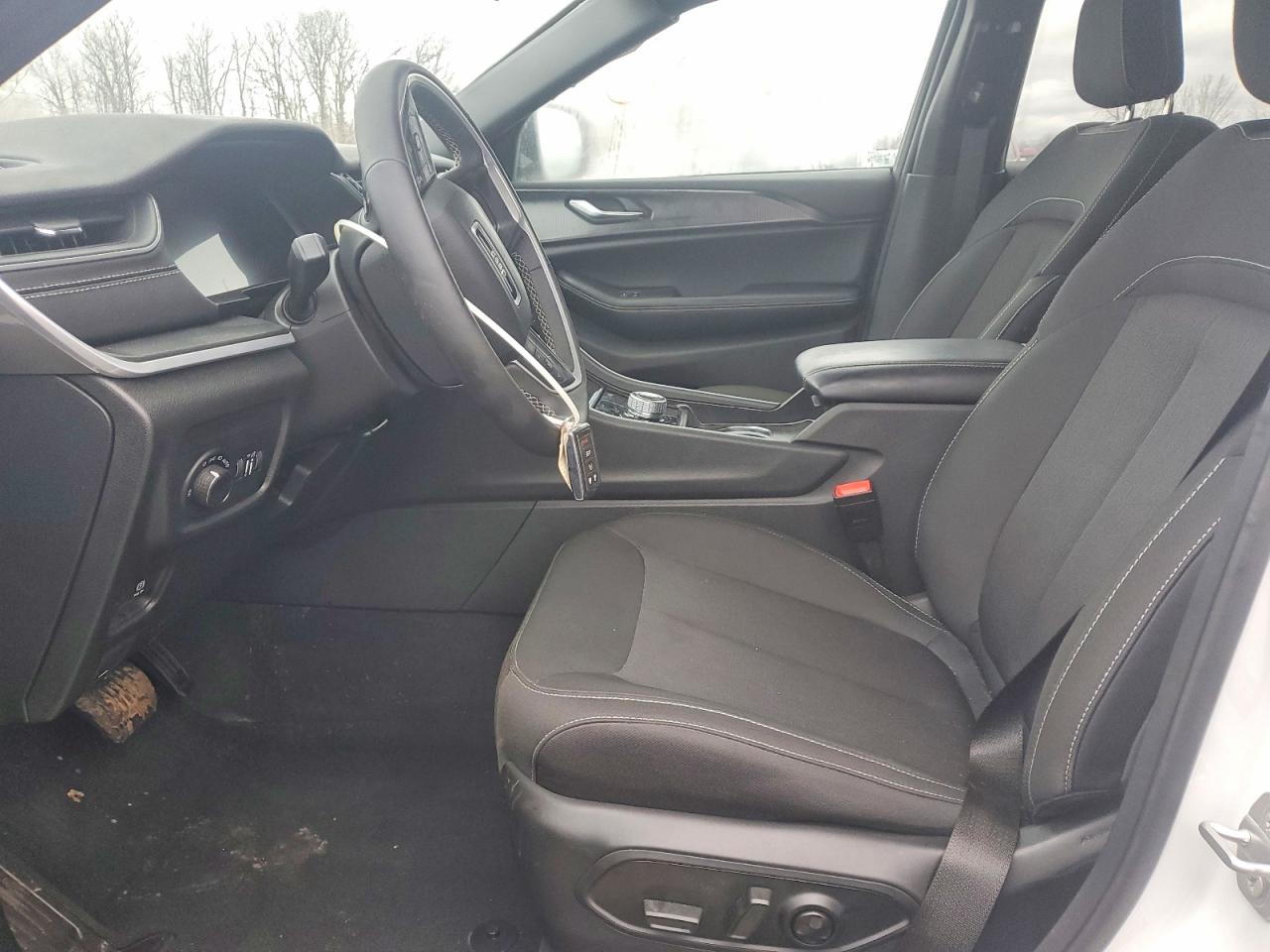 2025 Jeep Grand Cherokee Laredo White vin: 1C4RJHAG9SC324029