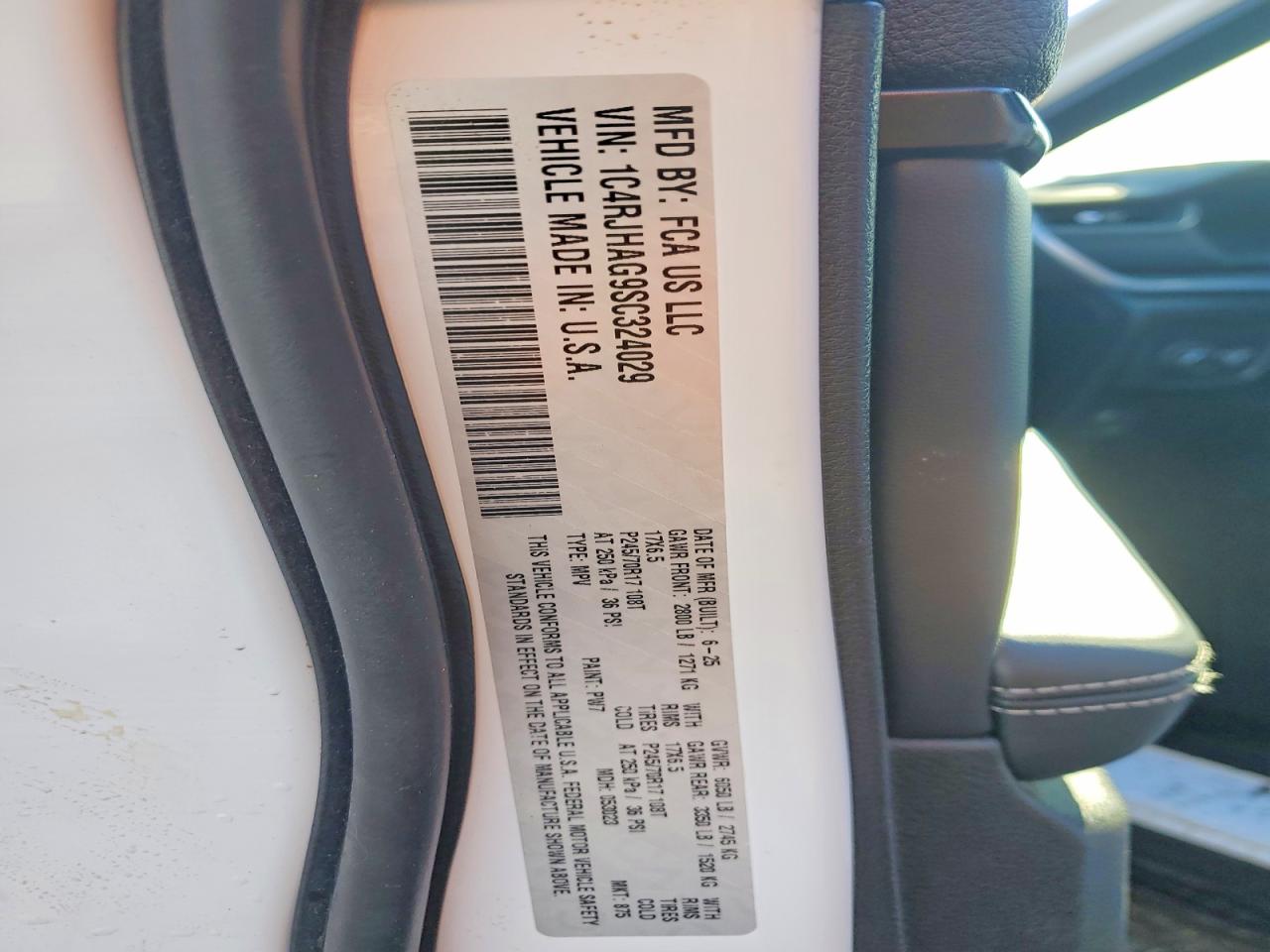2025 Jeep Grand Cherokee Laredo White vin: 1C4RJHAG9SC324029