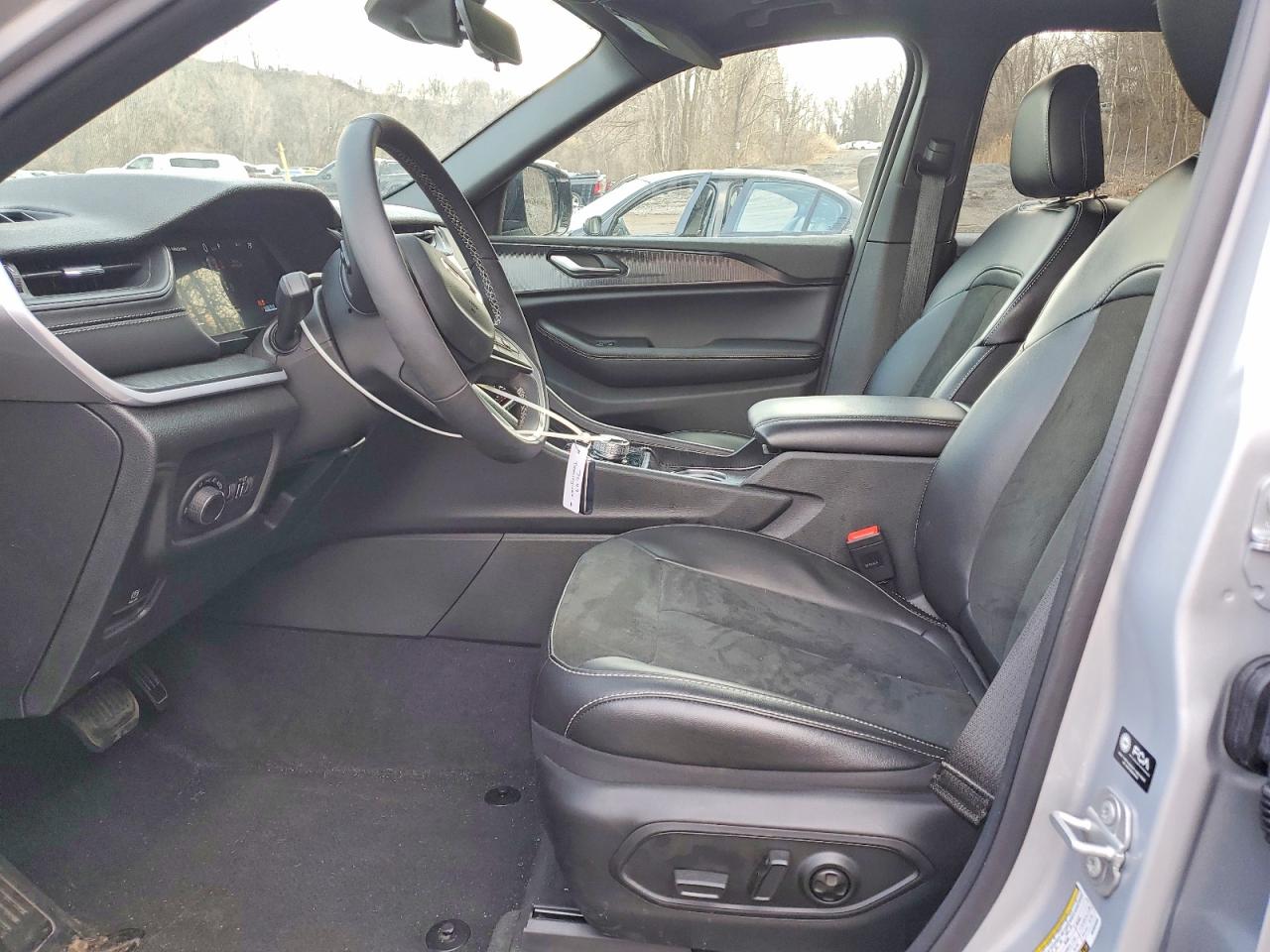 2025 Jeep Grand Cherokee Laredo Silver vin: 1C4RJHAG9SC364532