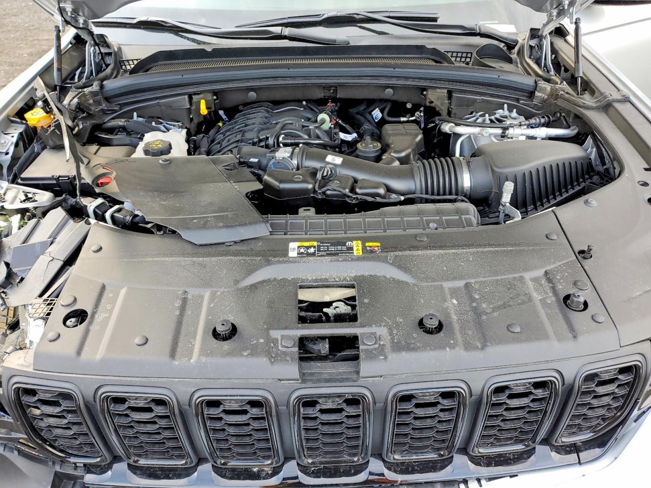 2025 Jeep Grand Cherokee Laredo Silver vin: 1C4RJHAG9SC364532
