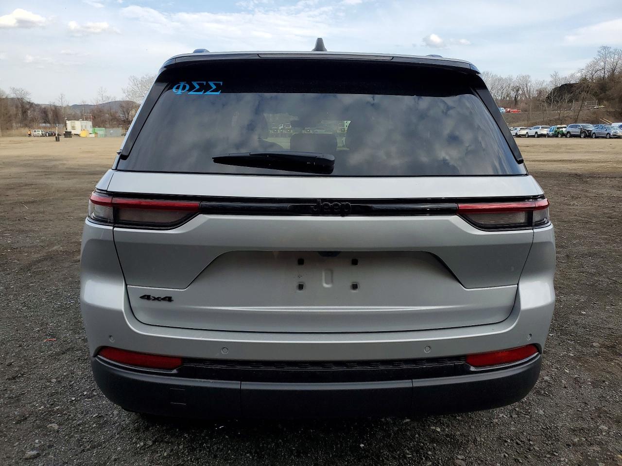 2025 Jeep Grand Cherokee Laredo Silver vin: 1C4RJHAG9SC364532