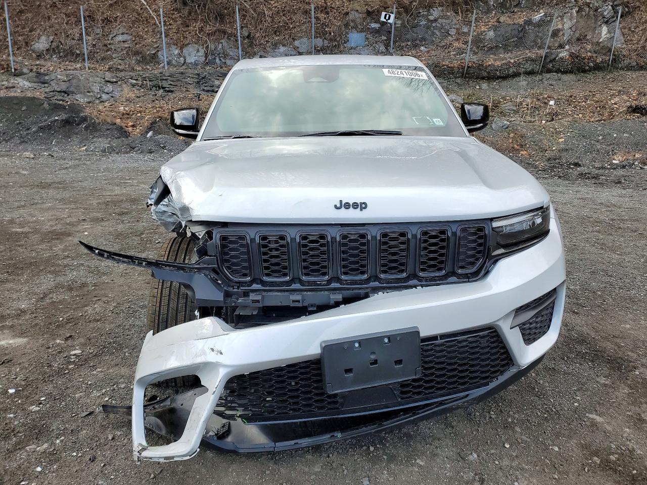 2025 Jeep Grand Cherokee Laredo Silver vin: 1C4RJHAG9SC364532