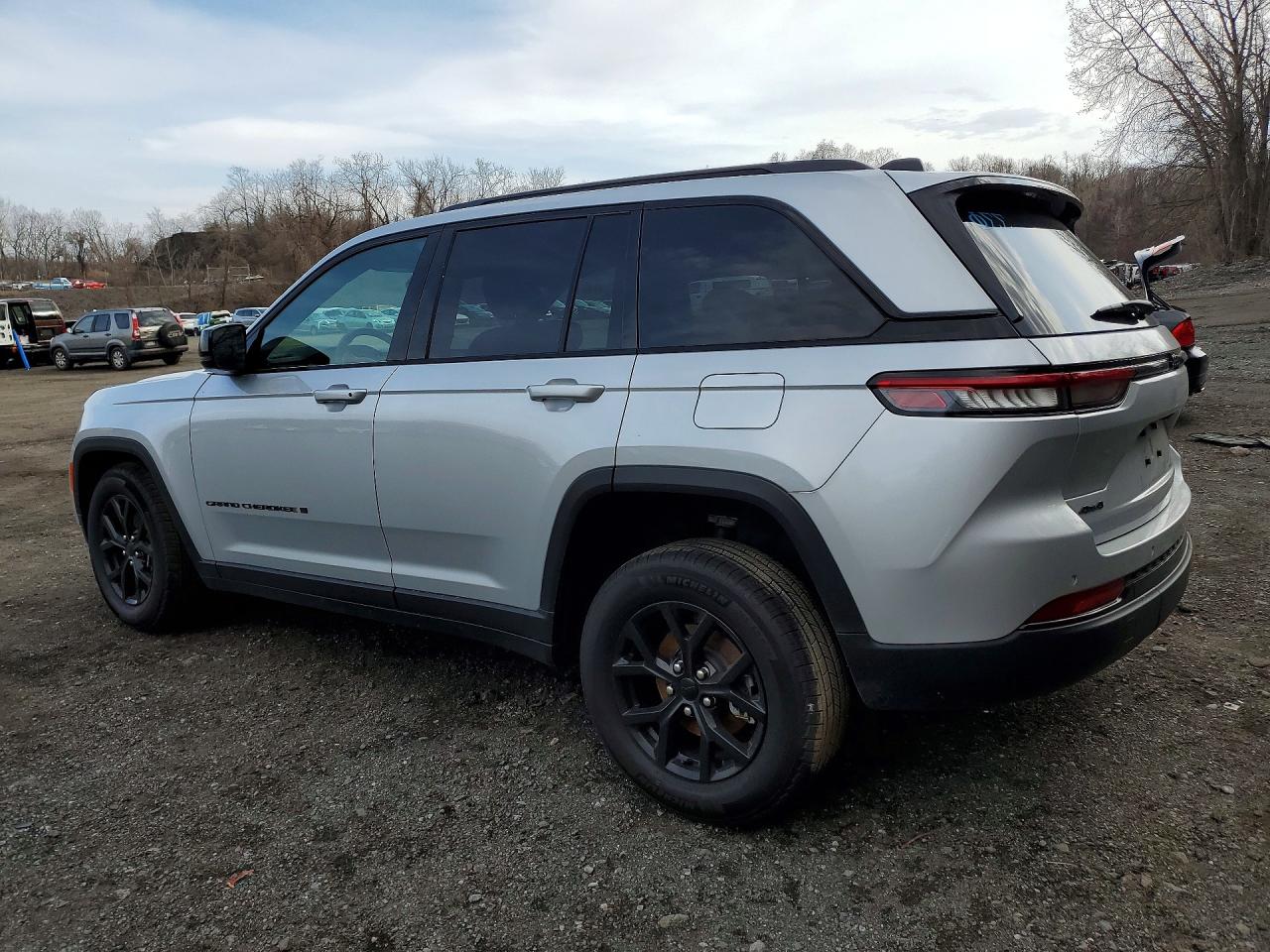 2025 Jeep Grand Cherokee Laredo Silver vin: 1C4RJHAG9SC364532