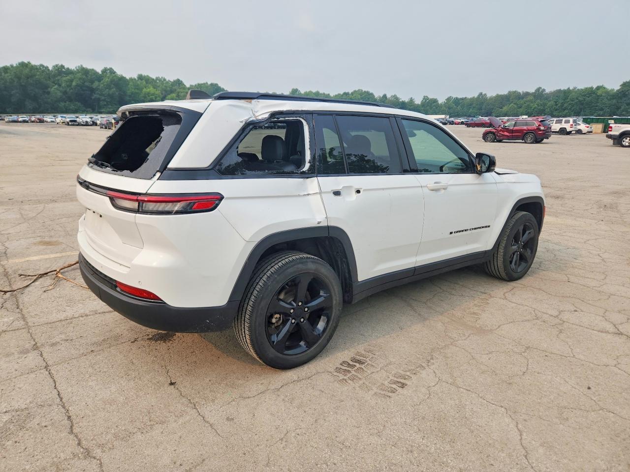 2024 Jeep Grand Cherokee Laredo White vin: 1C4RJHAGXR8944207