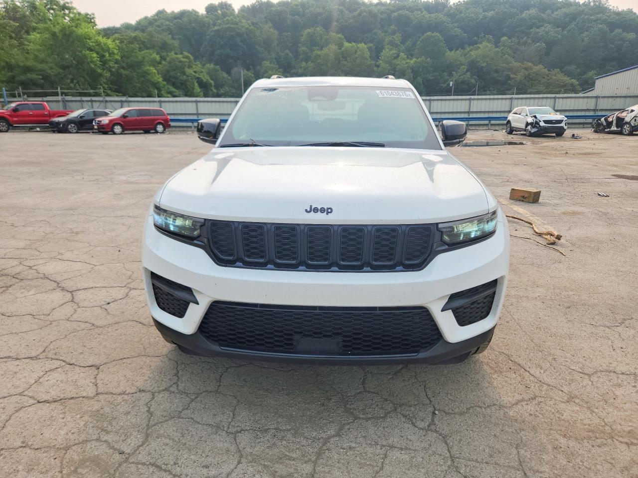 2024 Jeep Grand Cherokee Laredo White vin: 1C4RJHAGXR8944207