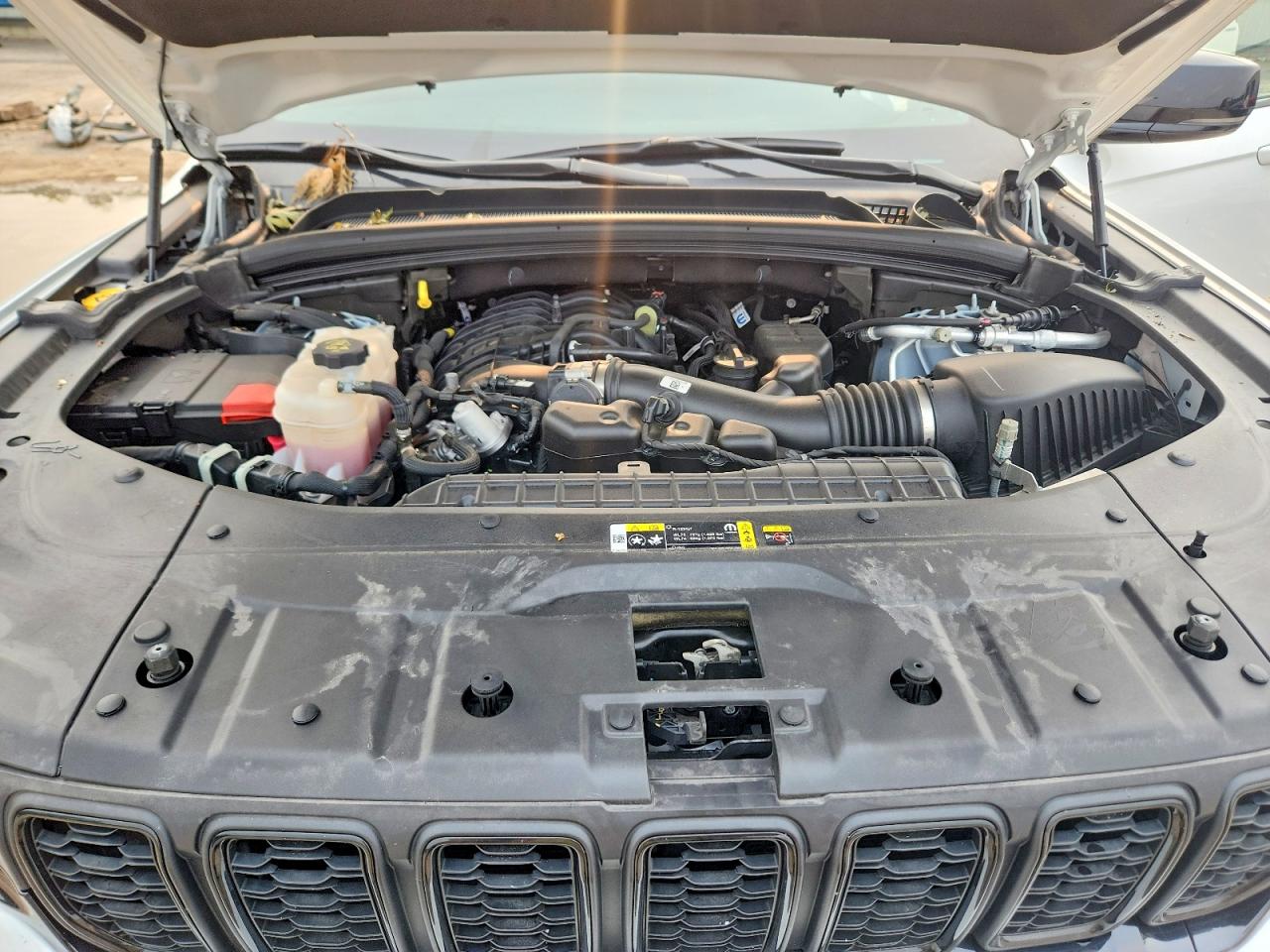 2024 Jeep Grand Cherokee Laredo White vin: 1C4RJHAGXR8944207