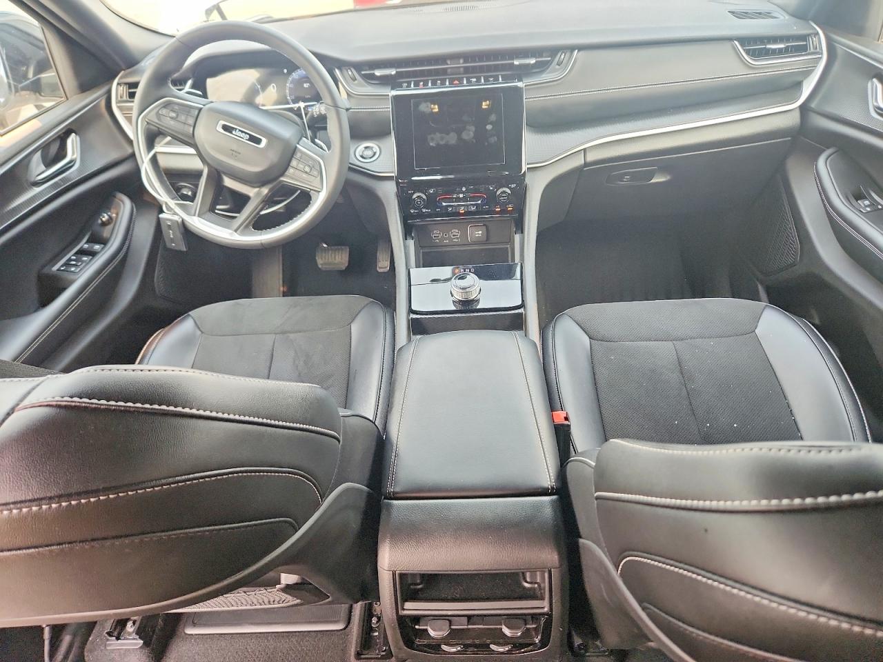 2024 Jeep Grand Cherokee Laredo White vin: 1C4RJHAGXR8944207