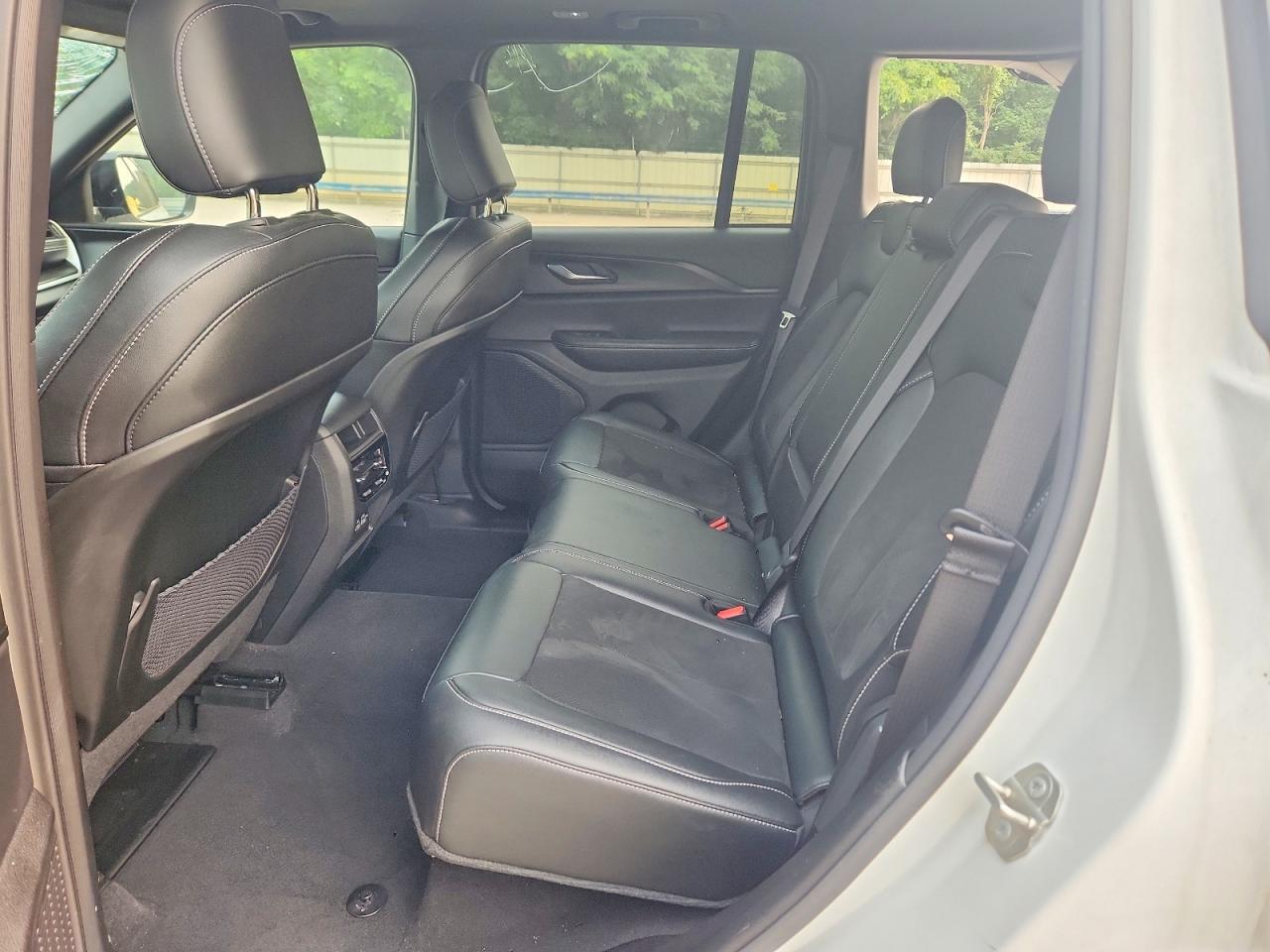 2024 Jeep Grand Cherokee Laredo White vin: 1C4RJHAGXR8944207
