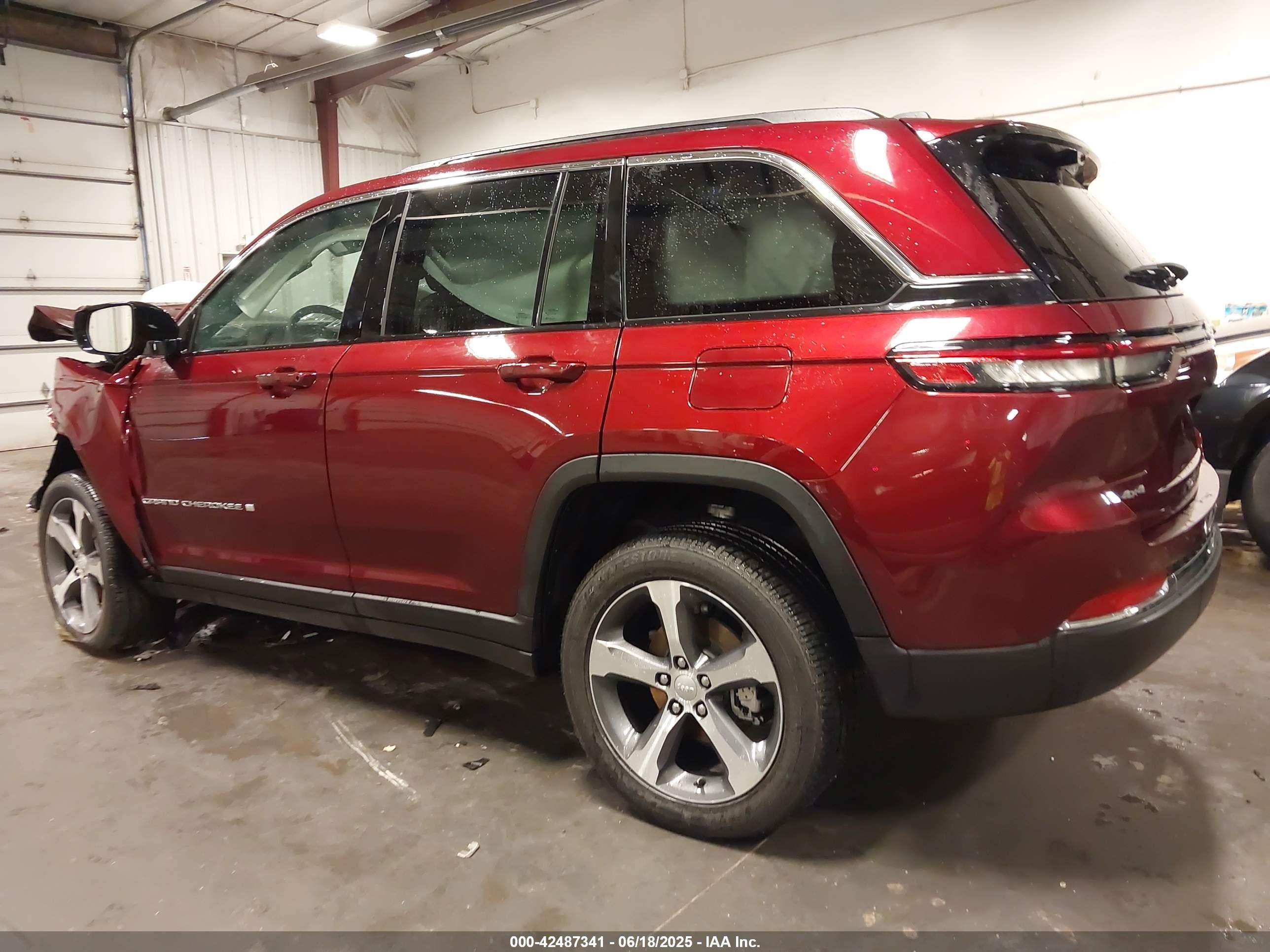 2025 Jeep Grand Cherokee Limited 4x4 Red vin: 1C4RJHBG0SC309630
