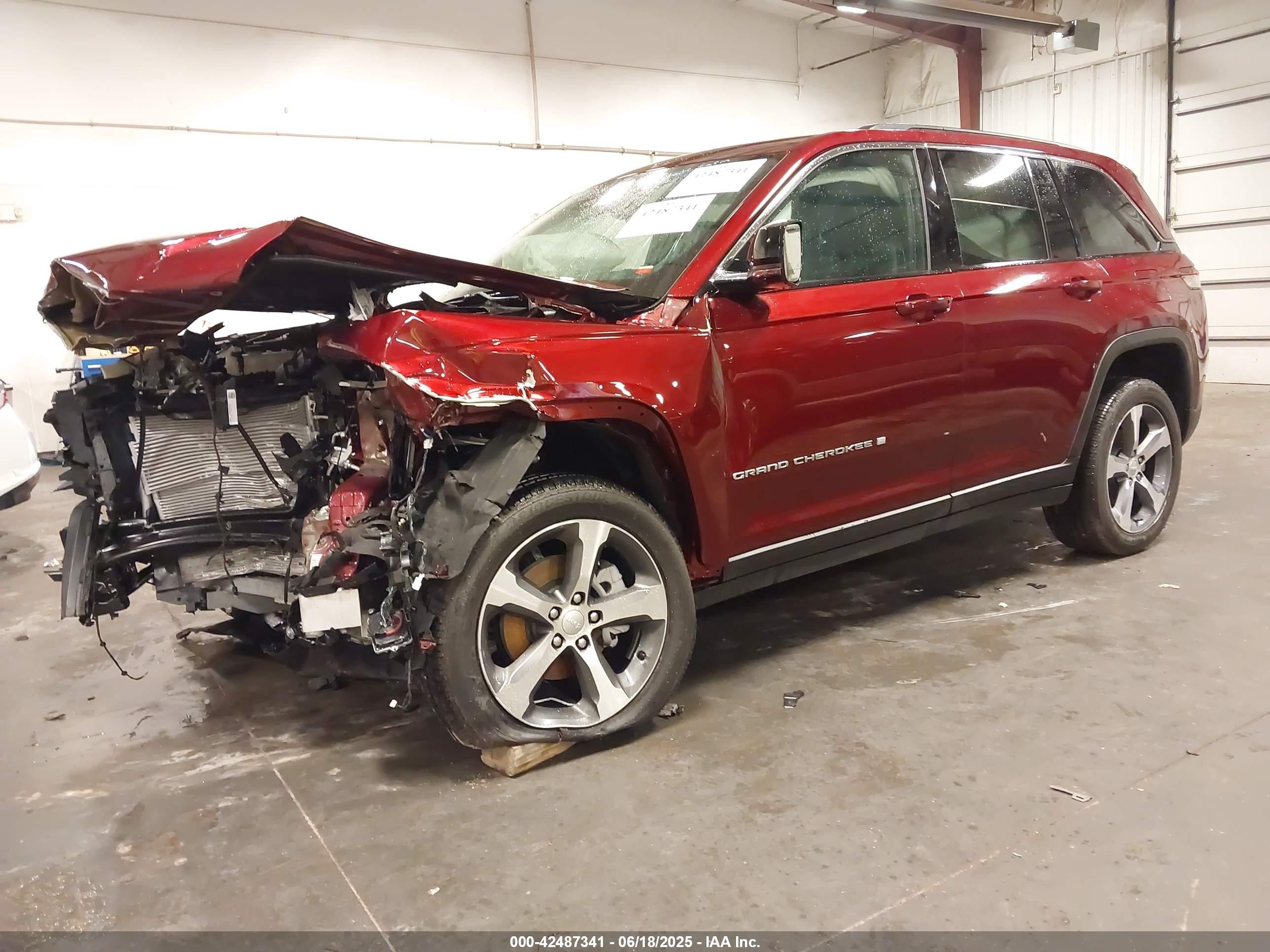 2025 Jeep Grand Cherokee Limited 4x4 Red vin: 1C4RJHBG0SC309630