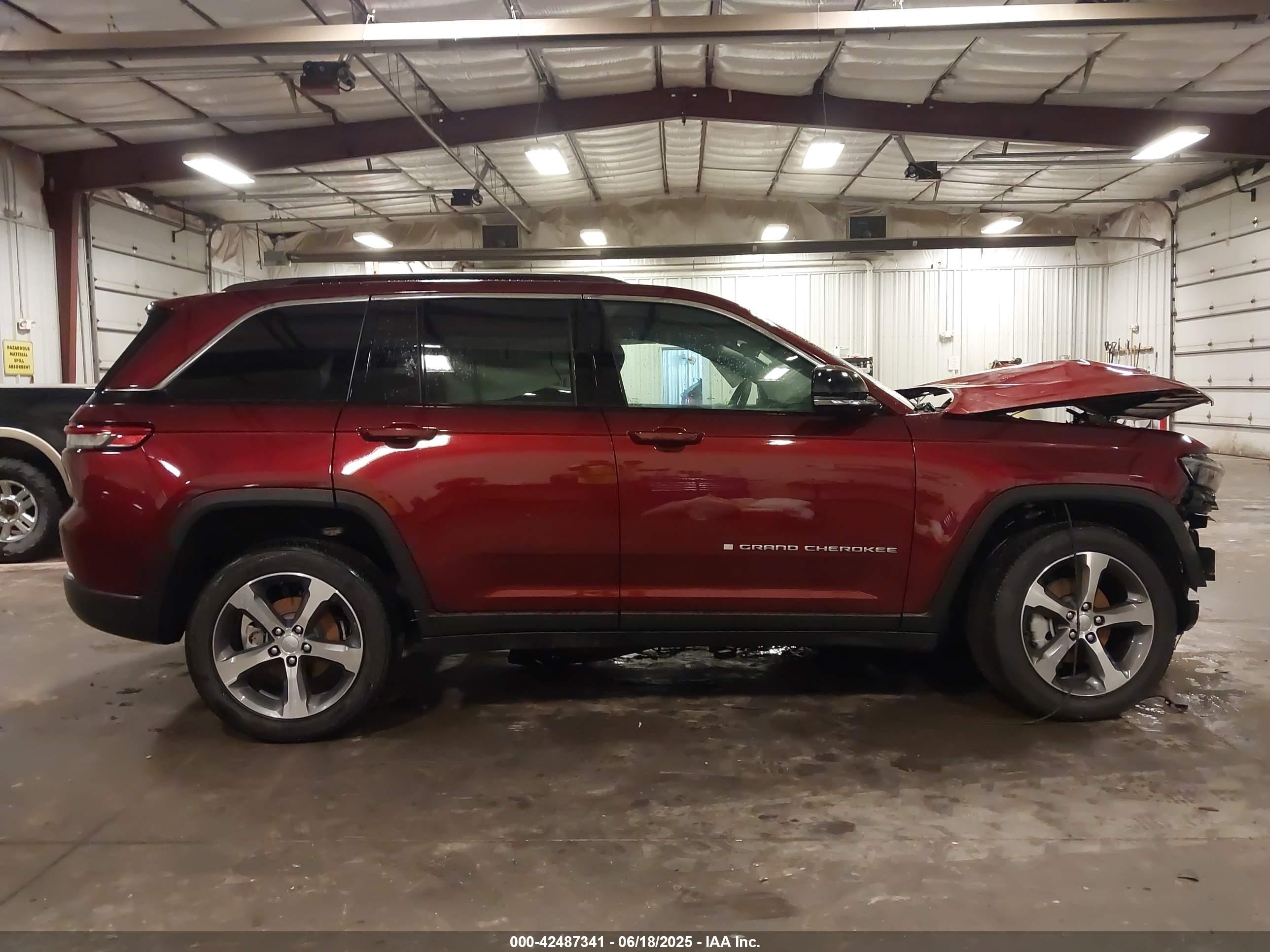 2025 Jeep Grand Cherokee Limited 4x4 Red vin: 1C4RJHBG0SC309630