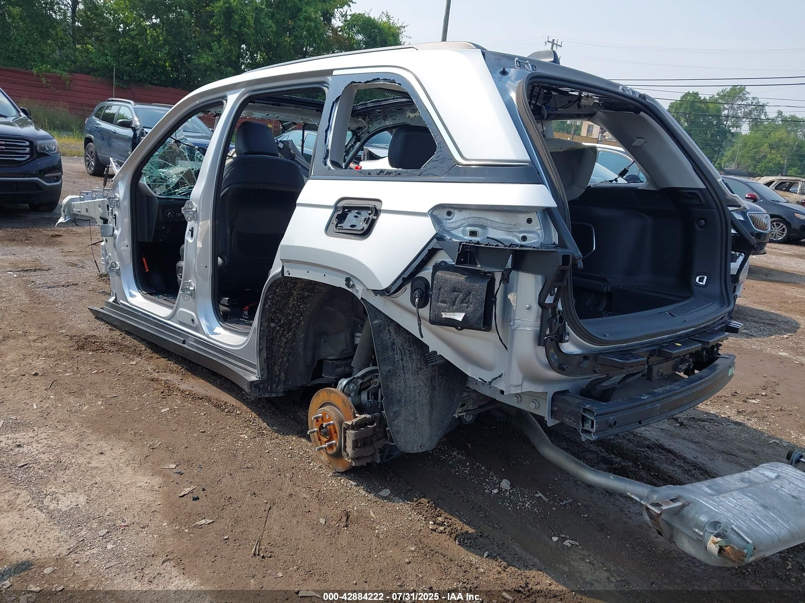 2022 Jeep Grand Cherokee Limited 4x4 Silver vin: 1C4RJHBG7N8524591