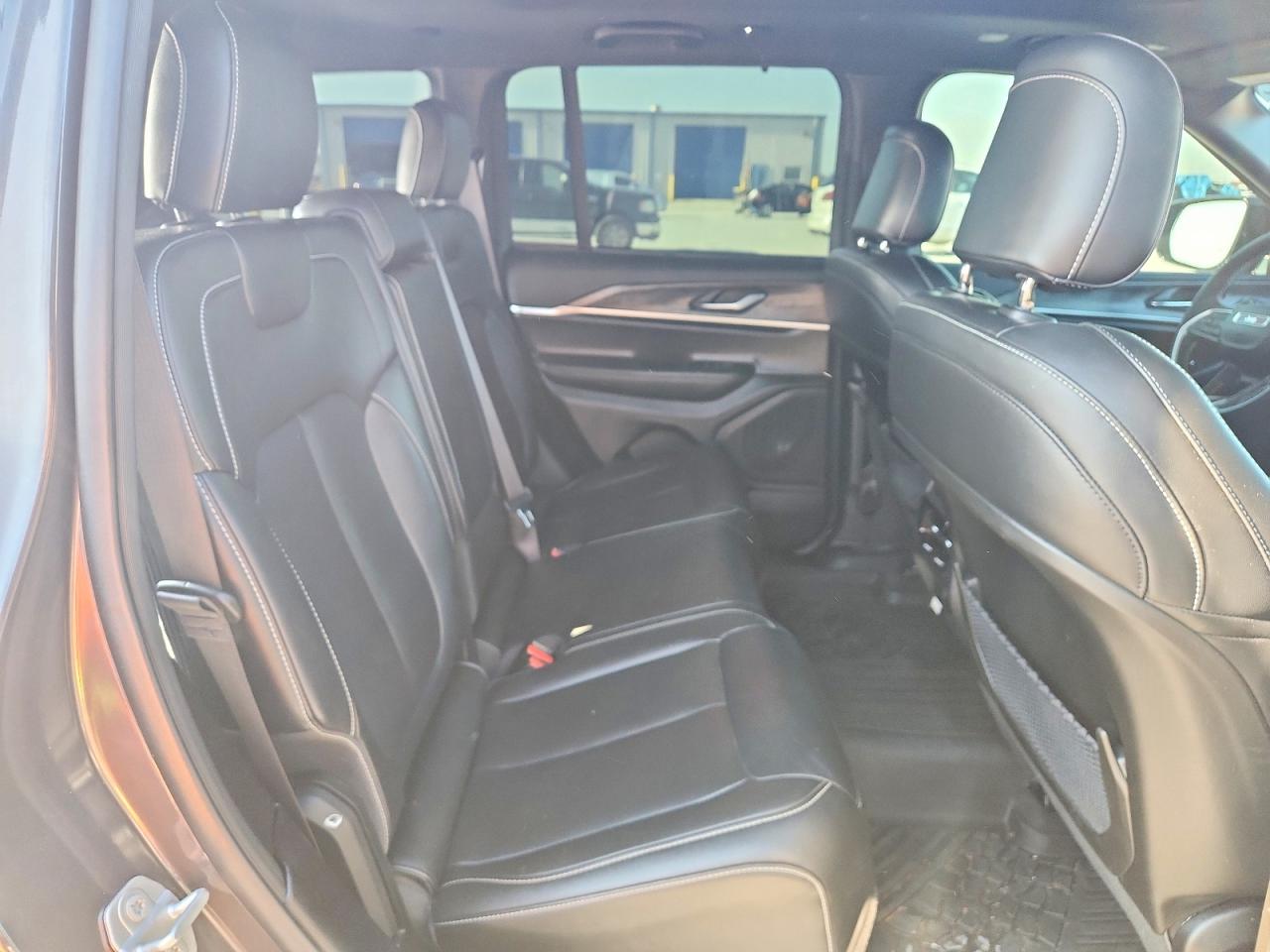 2025 Jeep Grand Cherokee Limited Gray vin: 1C4RJHBG8SC277106