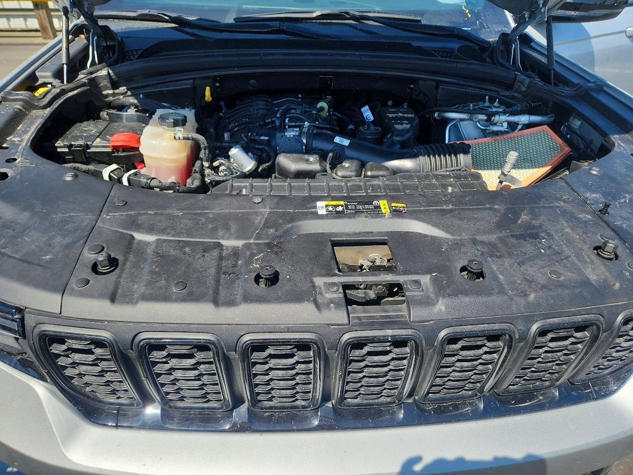 2025 Jeep Grand Cherokee Limited Серебряный vin: 1C4RJHBGXSC301518