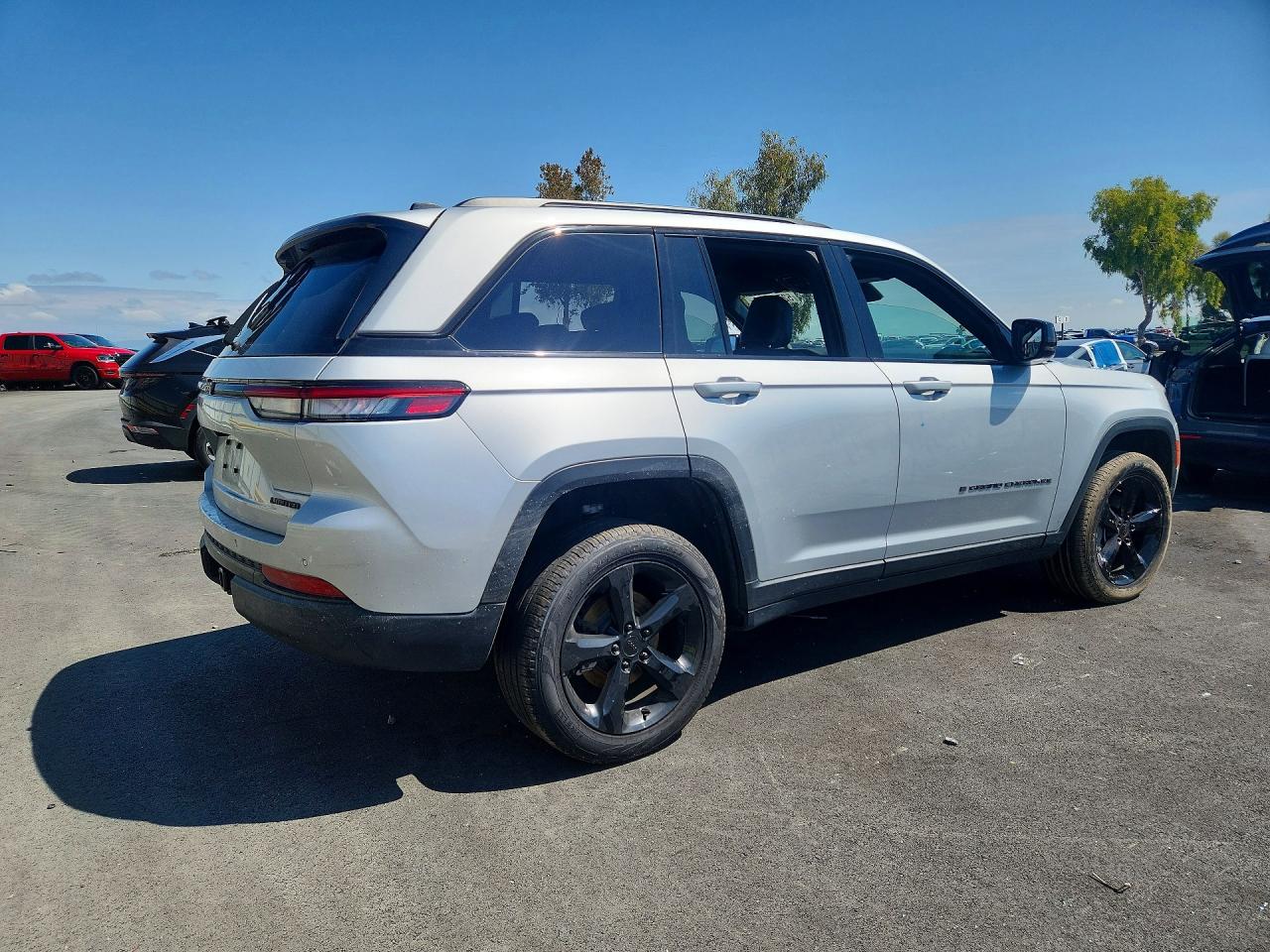 2025 Jeep Grand Cherokee Limited Серебряный vin: 1C4RJHBGXSC301518