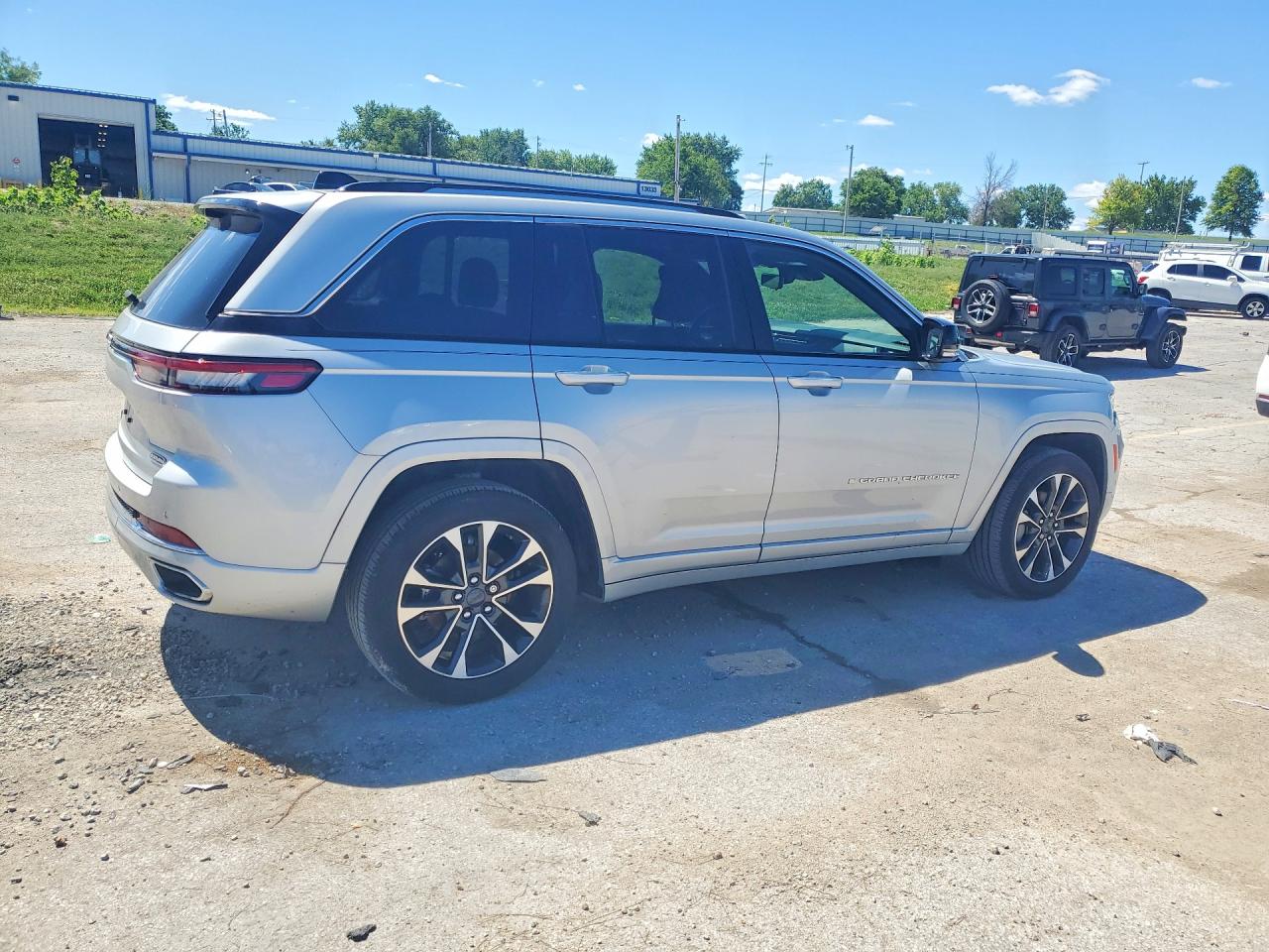 2023 Jeep Grand Cherokee Overland Silver vin: 1C4RJHDG8P8769402