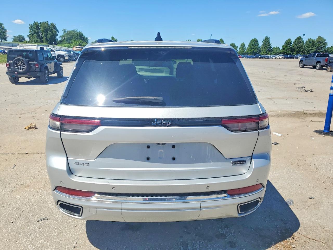 2023 Jeep Grand Cherokee Overland Silver vin: 1C4RJHDG8P8769402