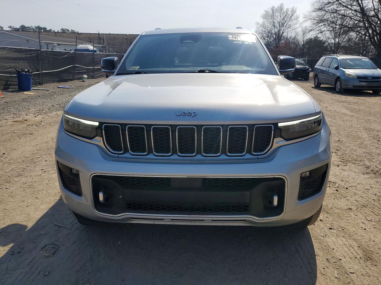 2023 Jeep Grand Cherokee Overland Серебряный vin: 1C4RJHDG9PC593330