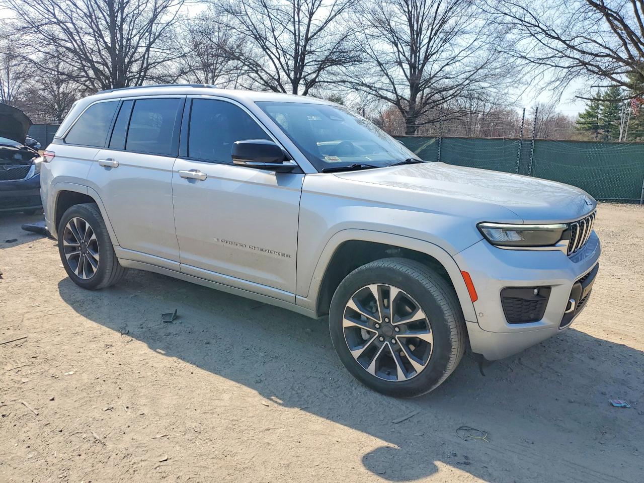 2023 Jeep Grand Cherokee Overland Серебряный vin: 1C4RJHDG9PC593330