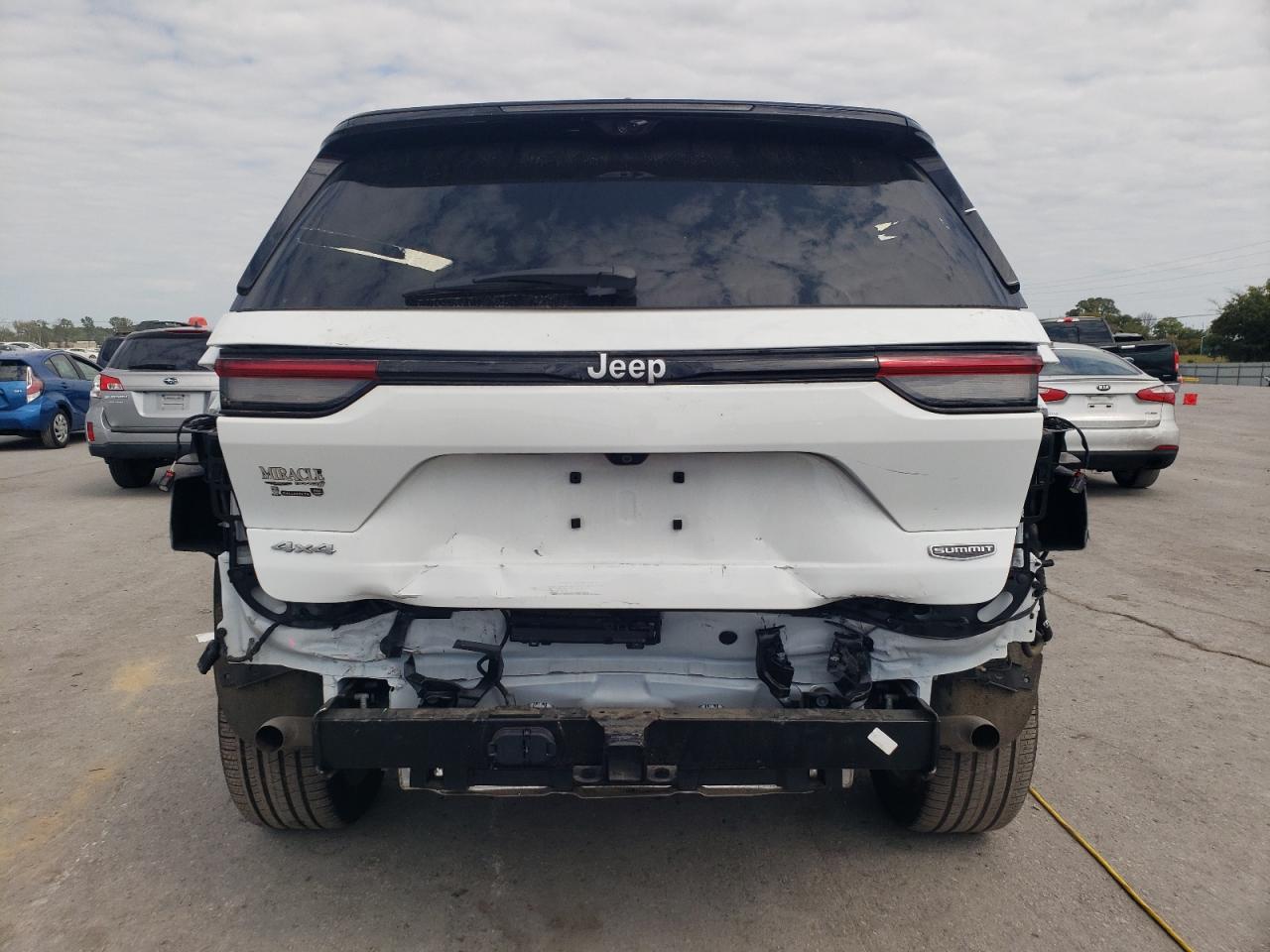 2024 Jeep Grand Cherokee Summit Белый vin: 1C4RJHEG3R8954300