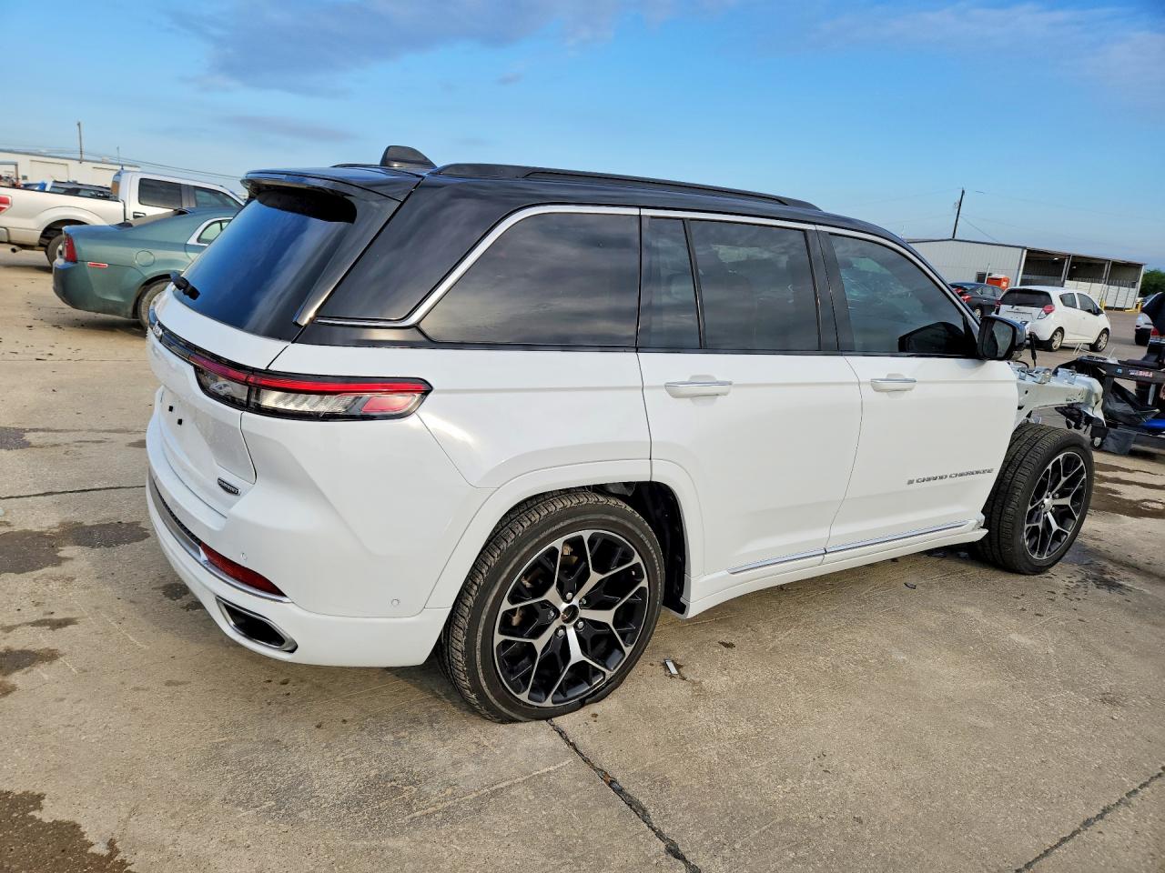 2025 Jeep Grand Cherokee Summit White vin: 1C4RJHEG3S8635582
