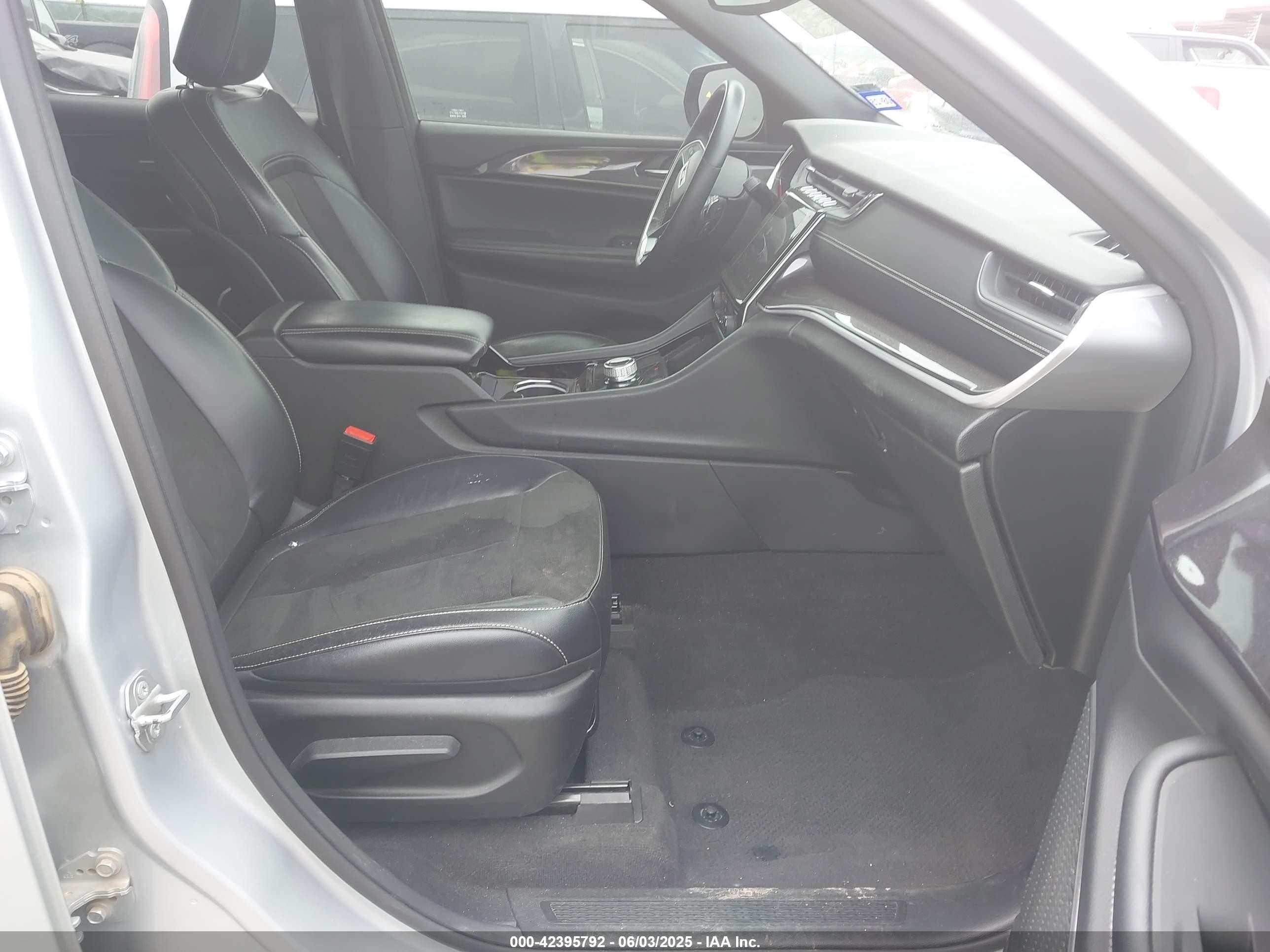 2021 Jeep Grand Cherokee L Altitude 4x2 Серый vin: 1C4RJJAG9M8175568