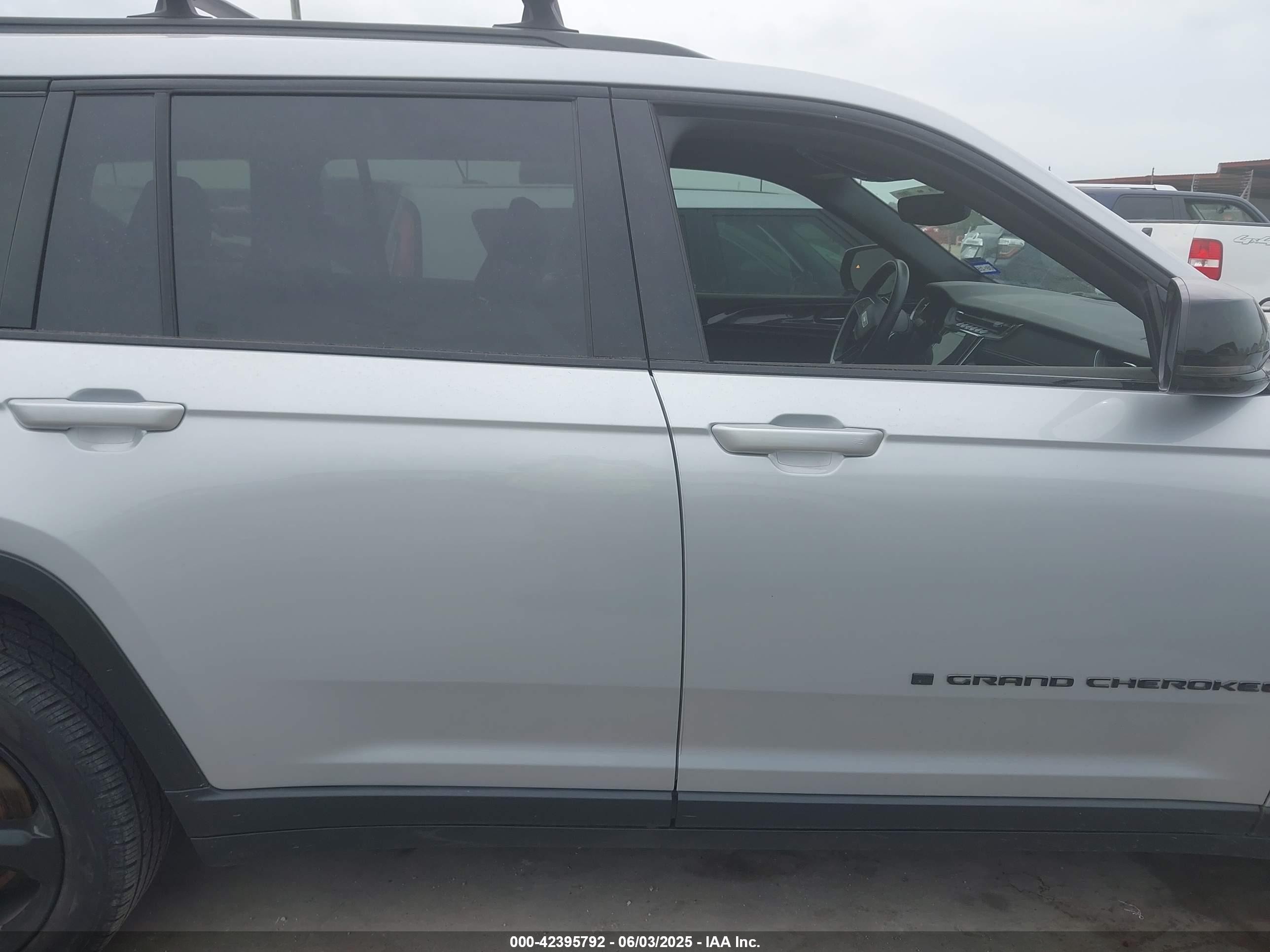 2021 Jeep Grand Cherokee L Altitude 4x2 Серый vin: 1C4RJJAG9M8175568