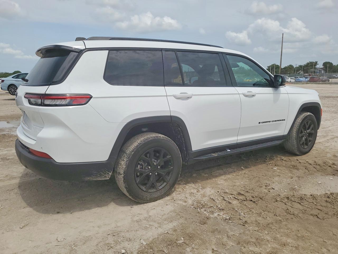 2024 Jeep Grand Cherokee L Laredo White vin: 1C4RJJAG9R8566680