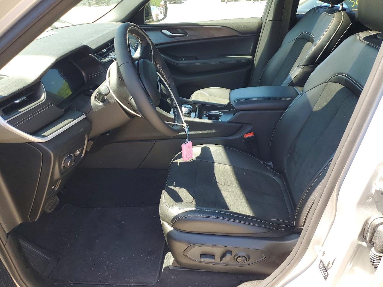 2025 Jeep Grand Cherokee L Laredo Silver vin: 1C4RJKAG0S8754385