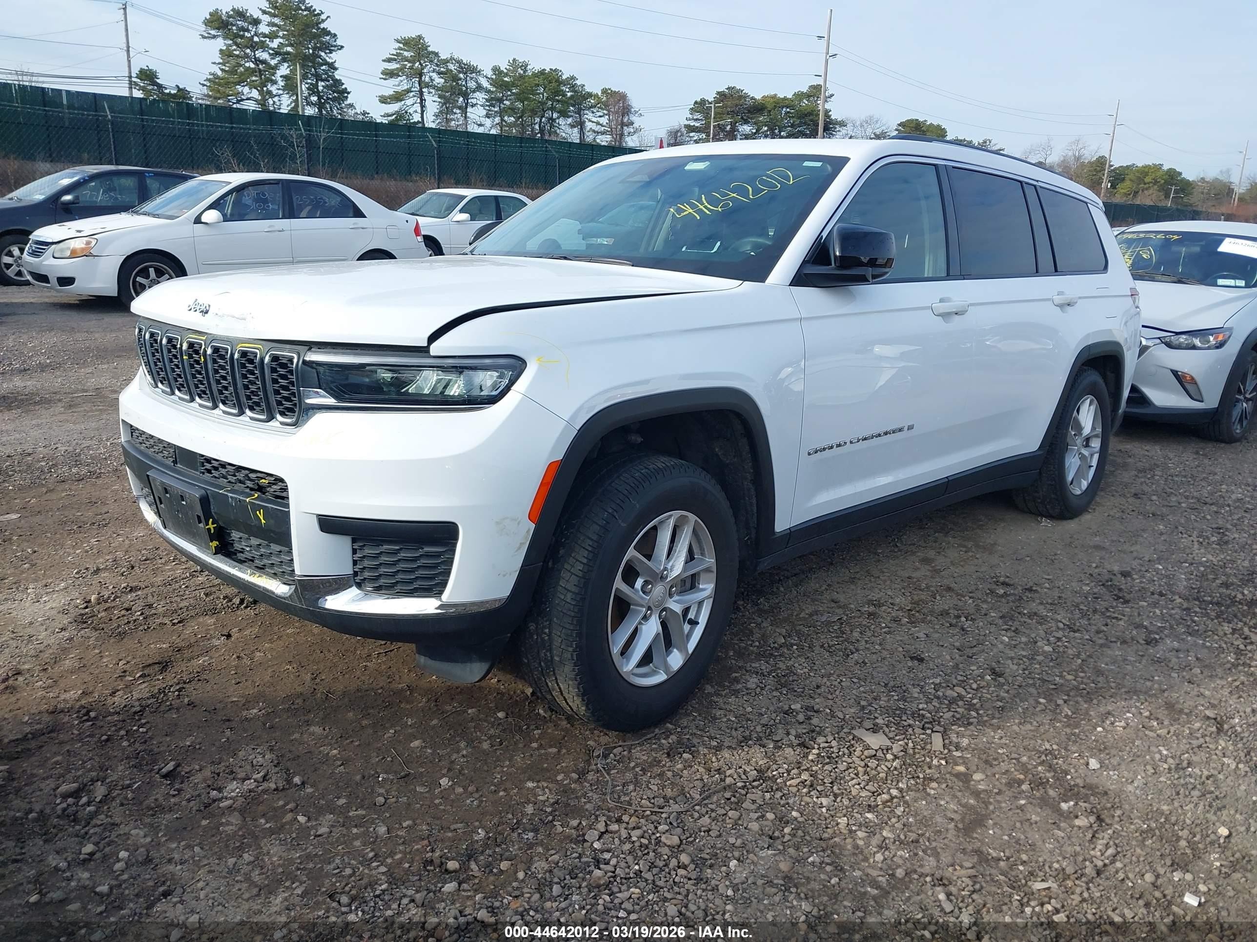2022 Jeep Grand Cherokee L Laredo 4x4 Белый vin: 1C4RJKAG3N8534839