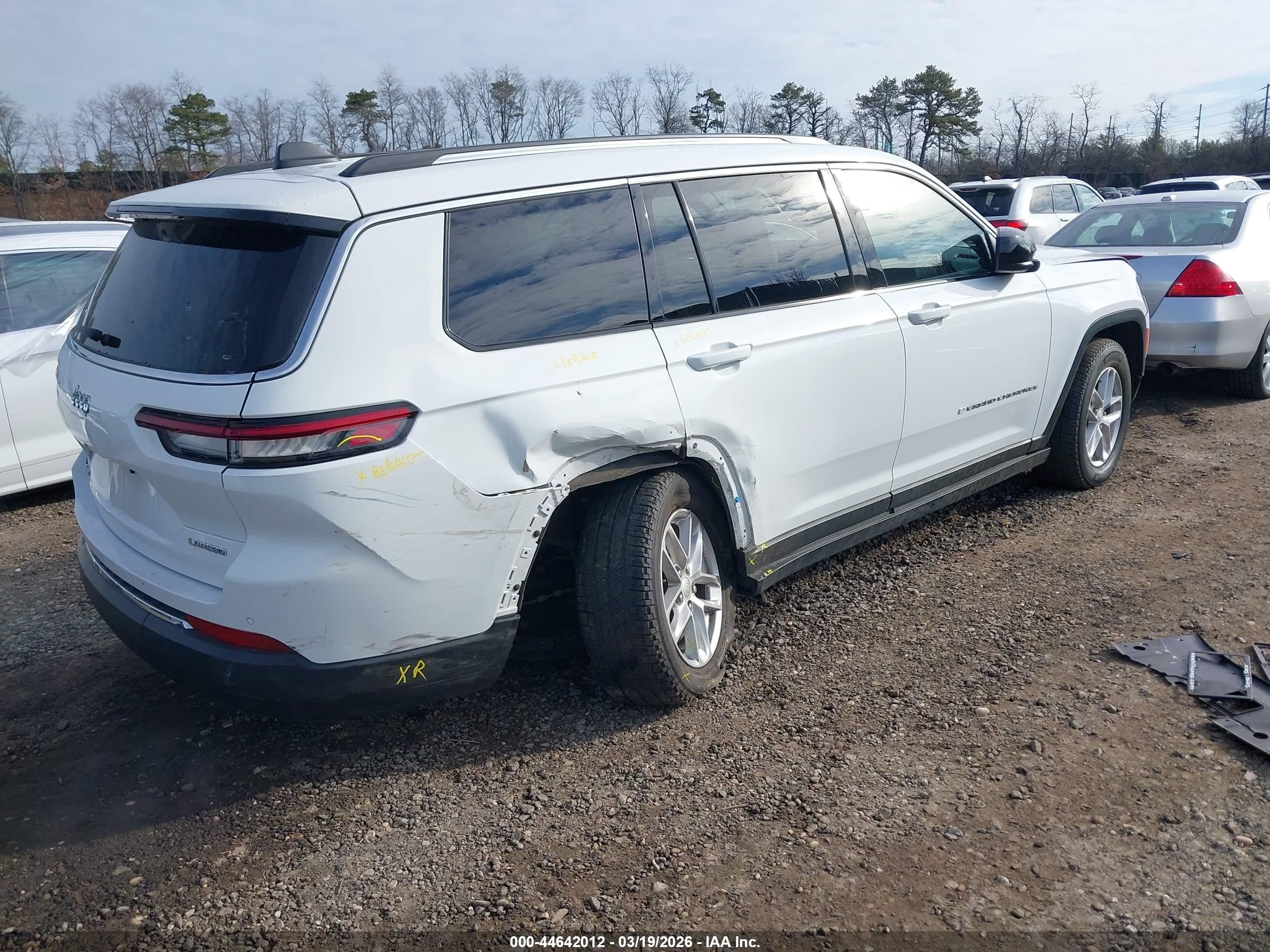 2022 Jeep Grand Cherokee L Laredo 4x4 Белый vin: 1C4RJKAG3N8534839