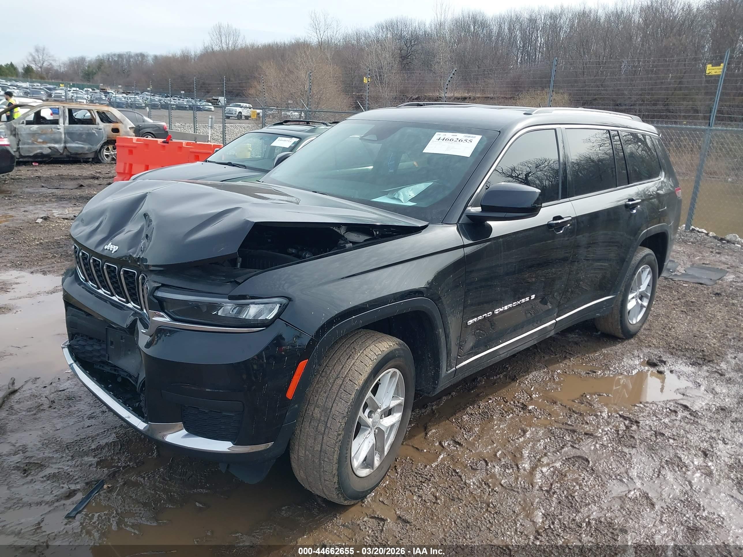2023 Jeep Grand Cherokee L Laredo 4x4 Черный vin: 1C4RJKAG3P8824131