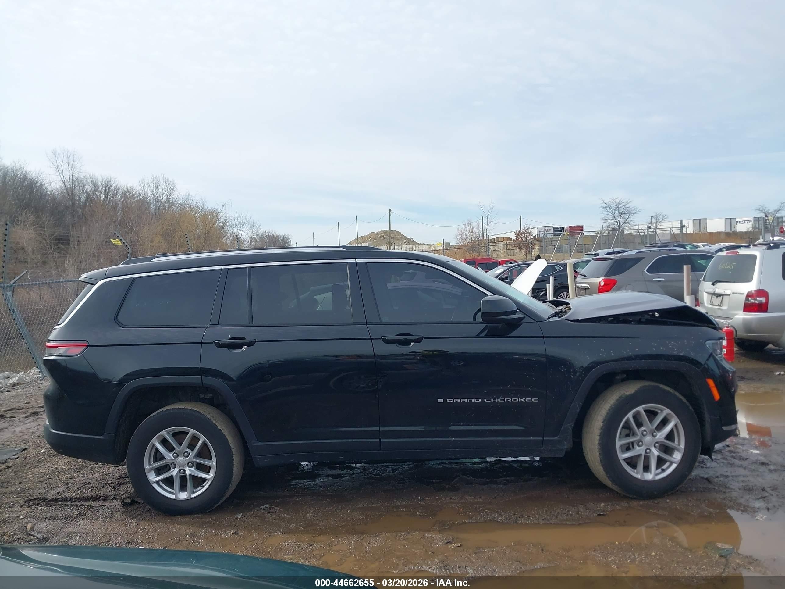 2023 Jeep Grand Cherokee L Laredo 4x4 Черный vin: 1C4RJKAG3P8824131