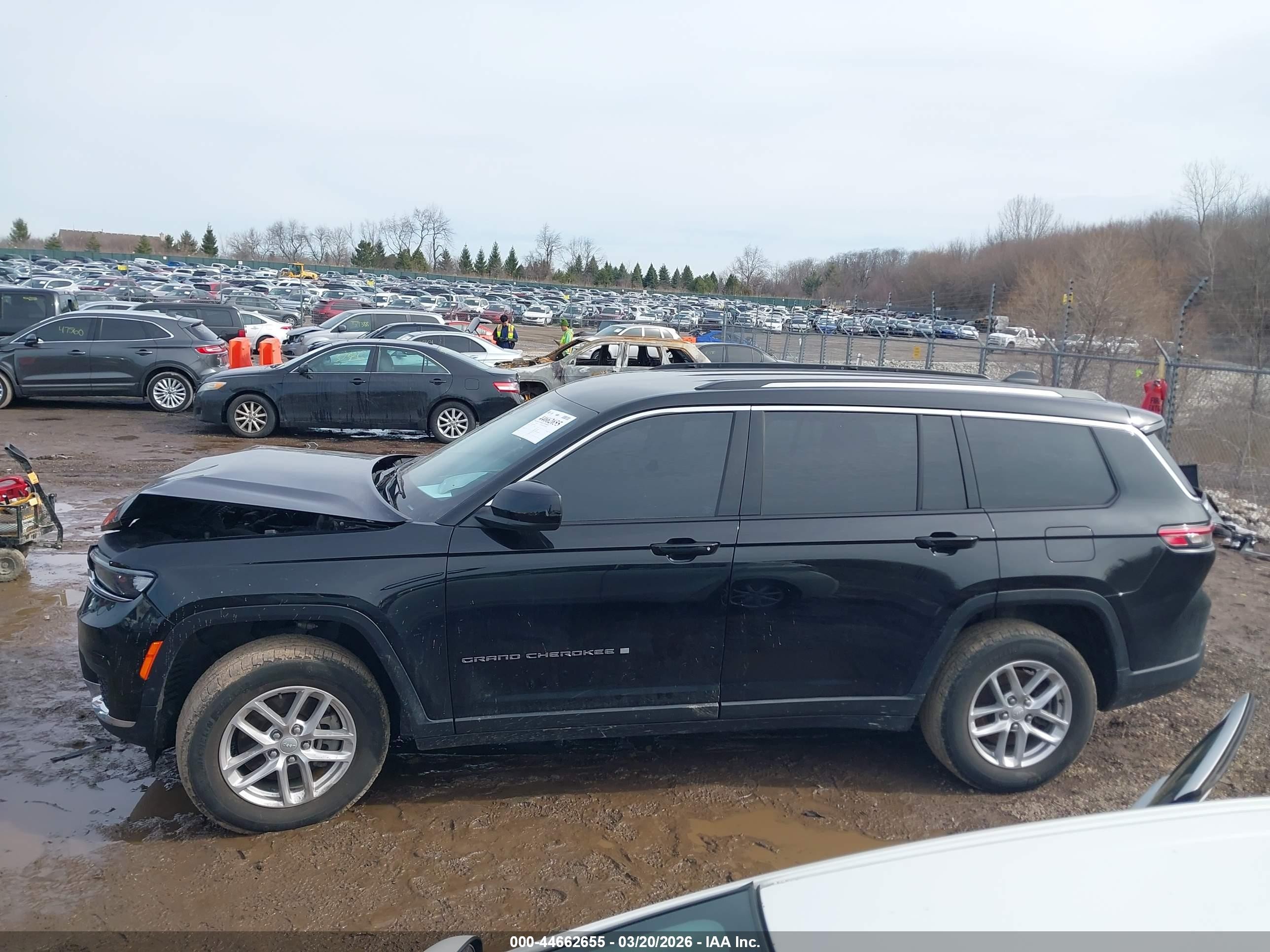 2023 Jeep Grand Cherokee L Laredo 4x4 Черный vin: 1C4RJKAG3P8824131