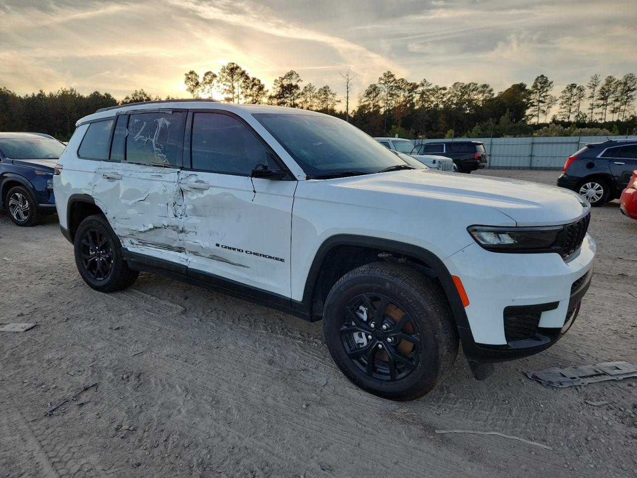 2025 Jeep Grand Cherokee L Laredo Белый vin: 1C4RJKAG3S8629266