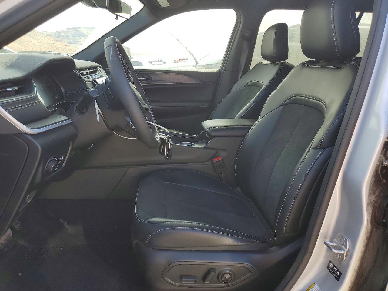 2025 Jeep Grand Cherokee L Laredo Серебряный vin: 1C4RJKAG5S8676895