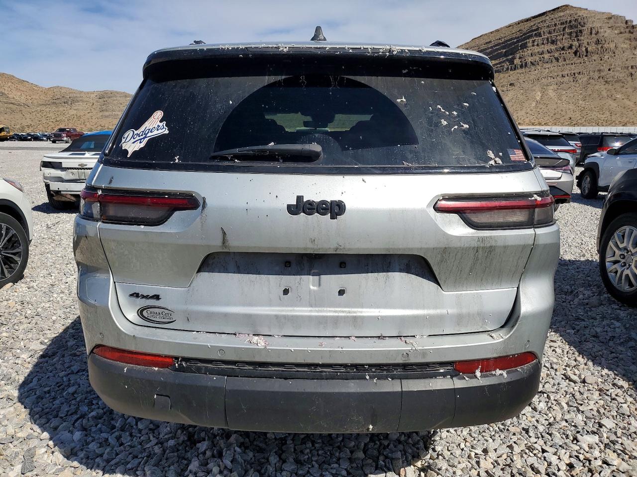 2025 Jeep Grand Cherokee L Laredo Серебряный vin: 1C4RJKAG5S8676895