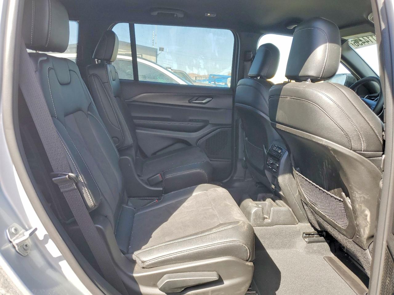 2025 Jeep Grand Cherokee L Laredo Серебряный vin: 1C4RJKAG5S8676895